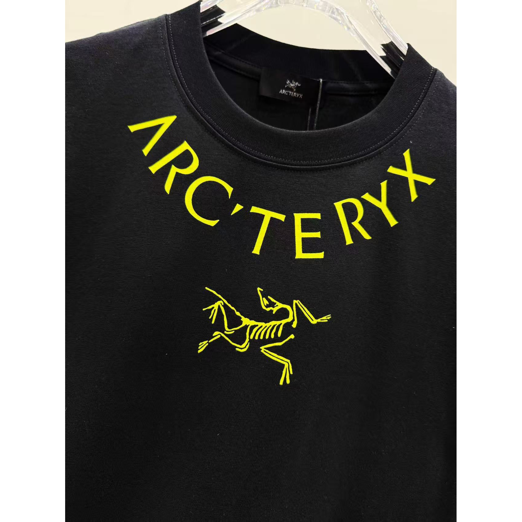 <p>Arc'teryx 短袖圆领T恤(黑)</p>