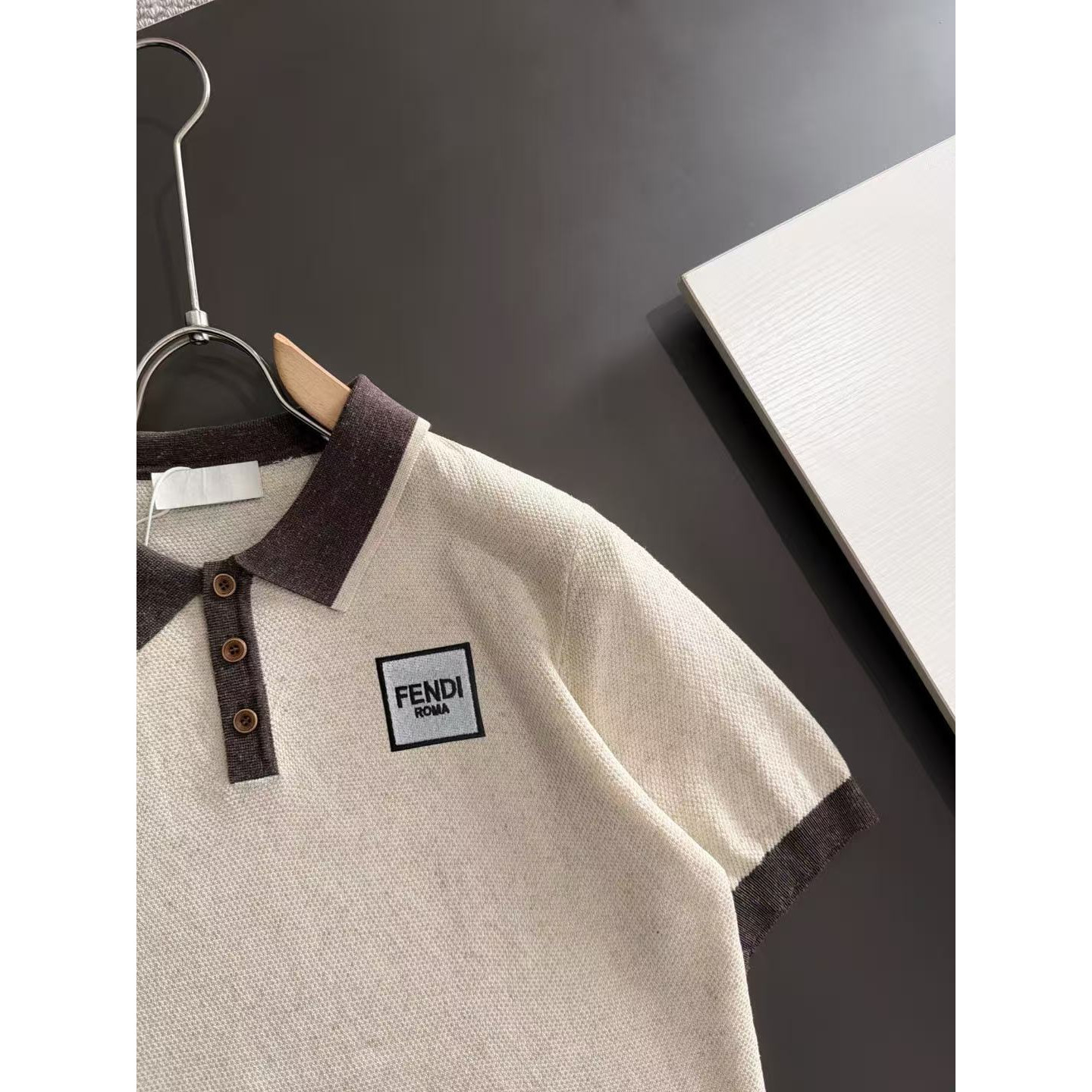 <p>FENDI 夏季新款短袖T恤(卡其)</p>