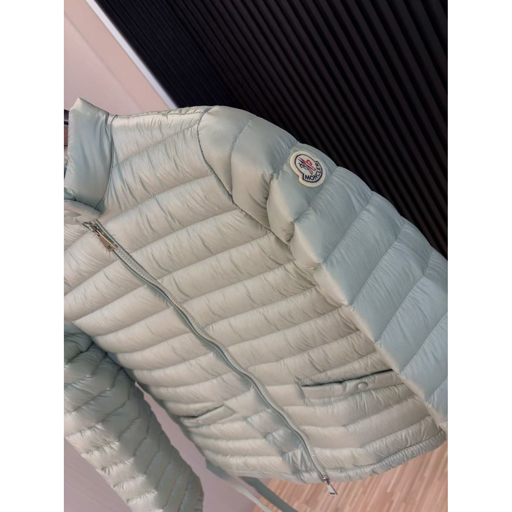 <p>MONCLER Aza系列羽绒服(綠)</p>