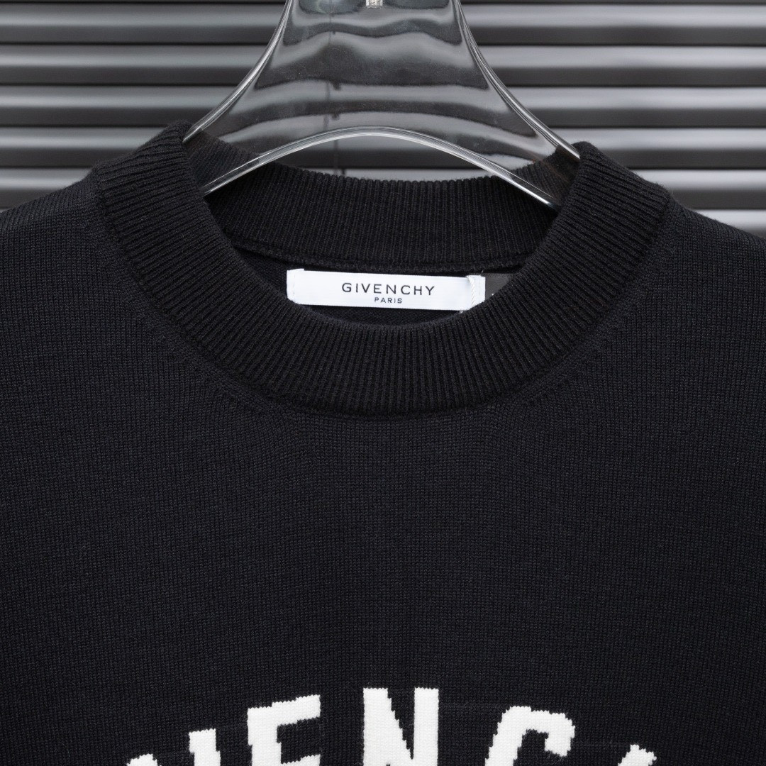 <p>Givenchy&nbsp;字母LOGO长袖毛衣(黑)</p>