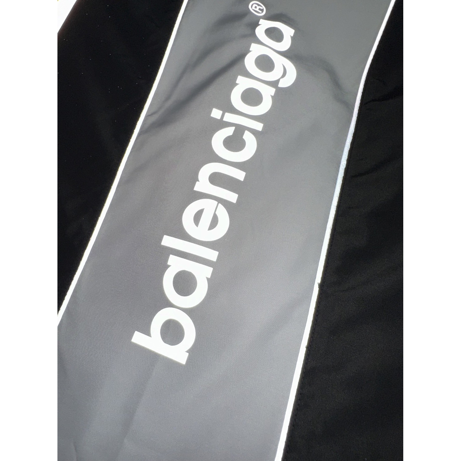 <p>Balenciaga BODIES拼色休闲运动冲锋裤</p>