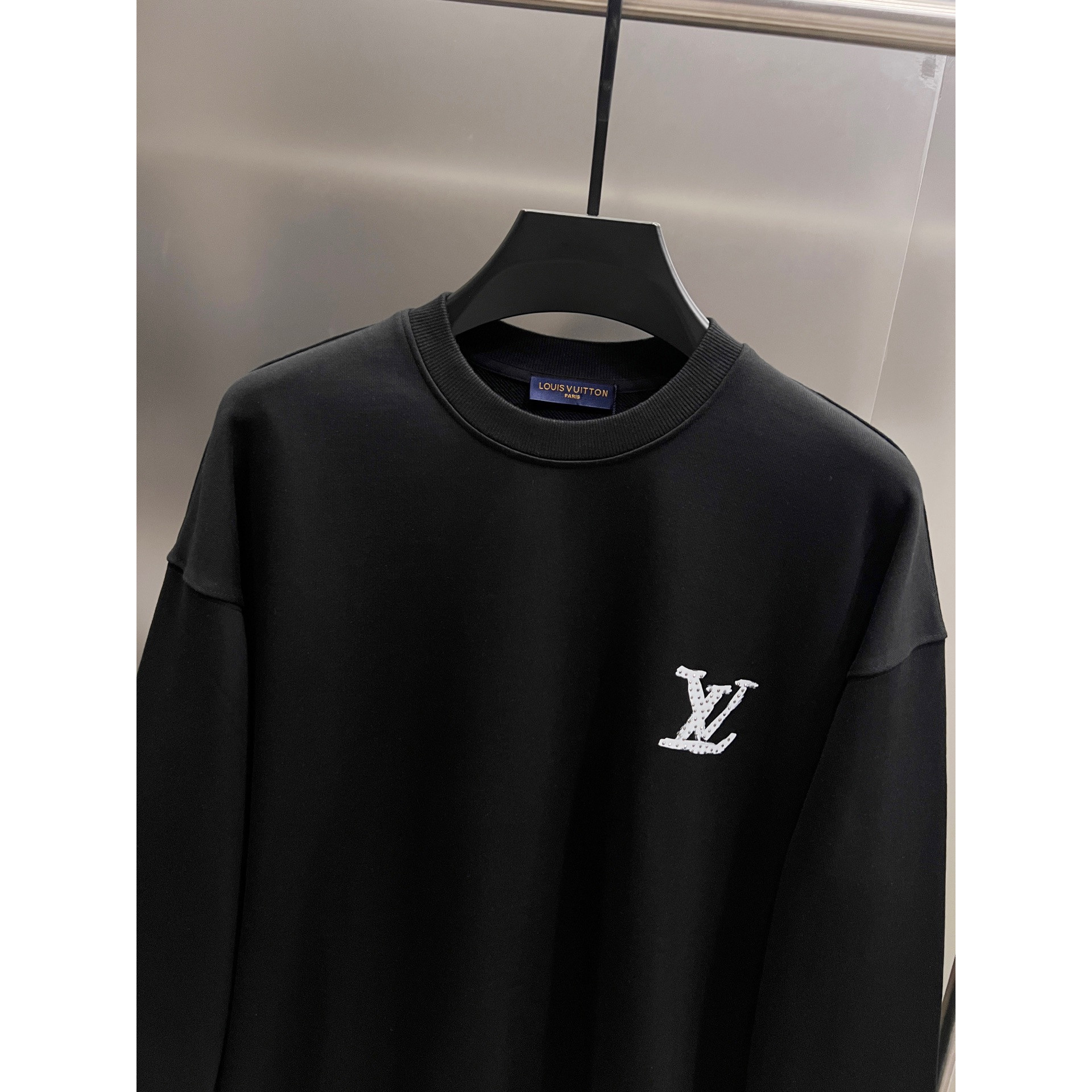 <p>LV 圆领长袖卫衣(黑)</p>