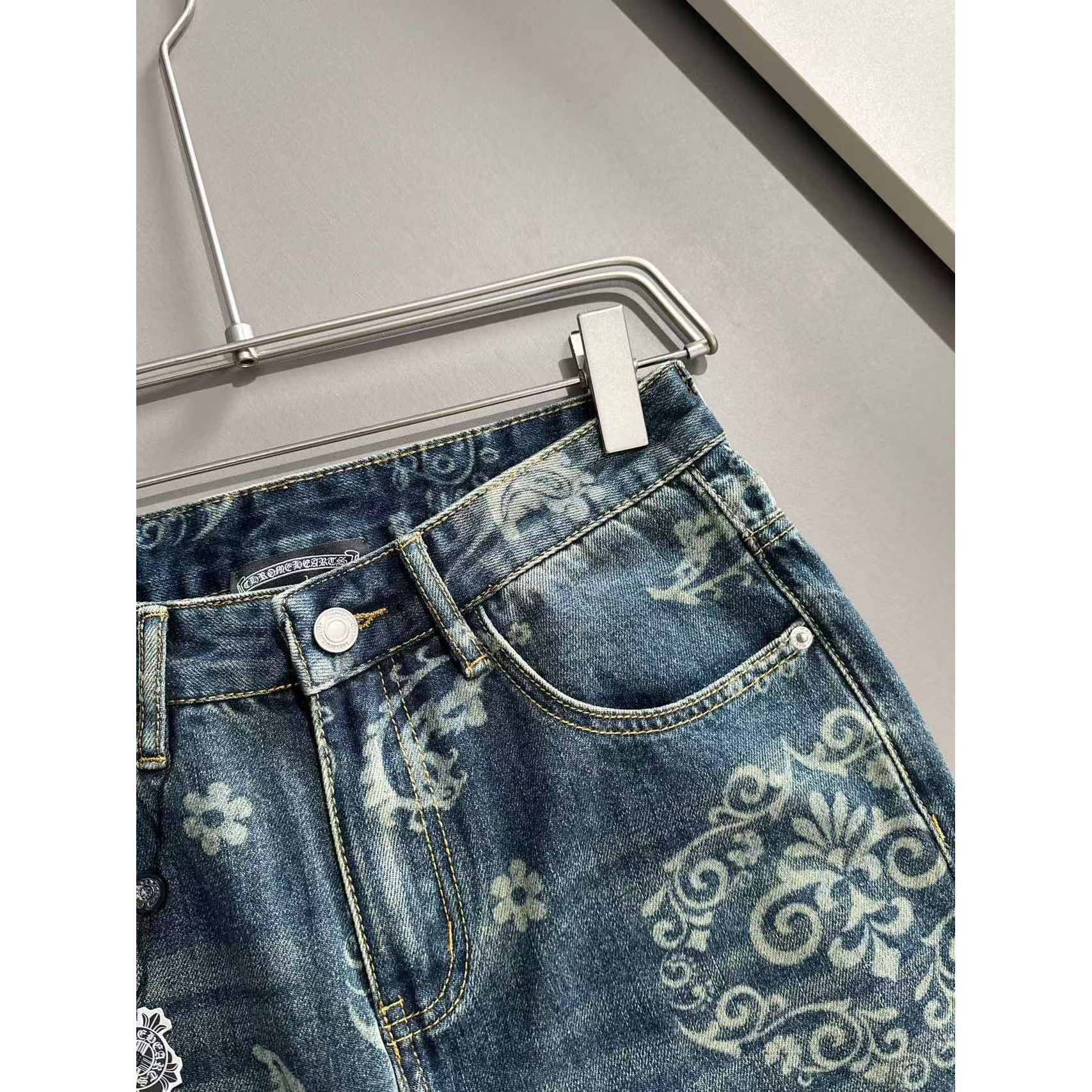 <p>CHROME HEARTS 四季款经典牛仔裤直筒长裤(藍)</p>