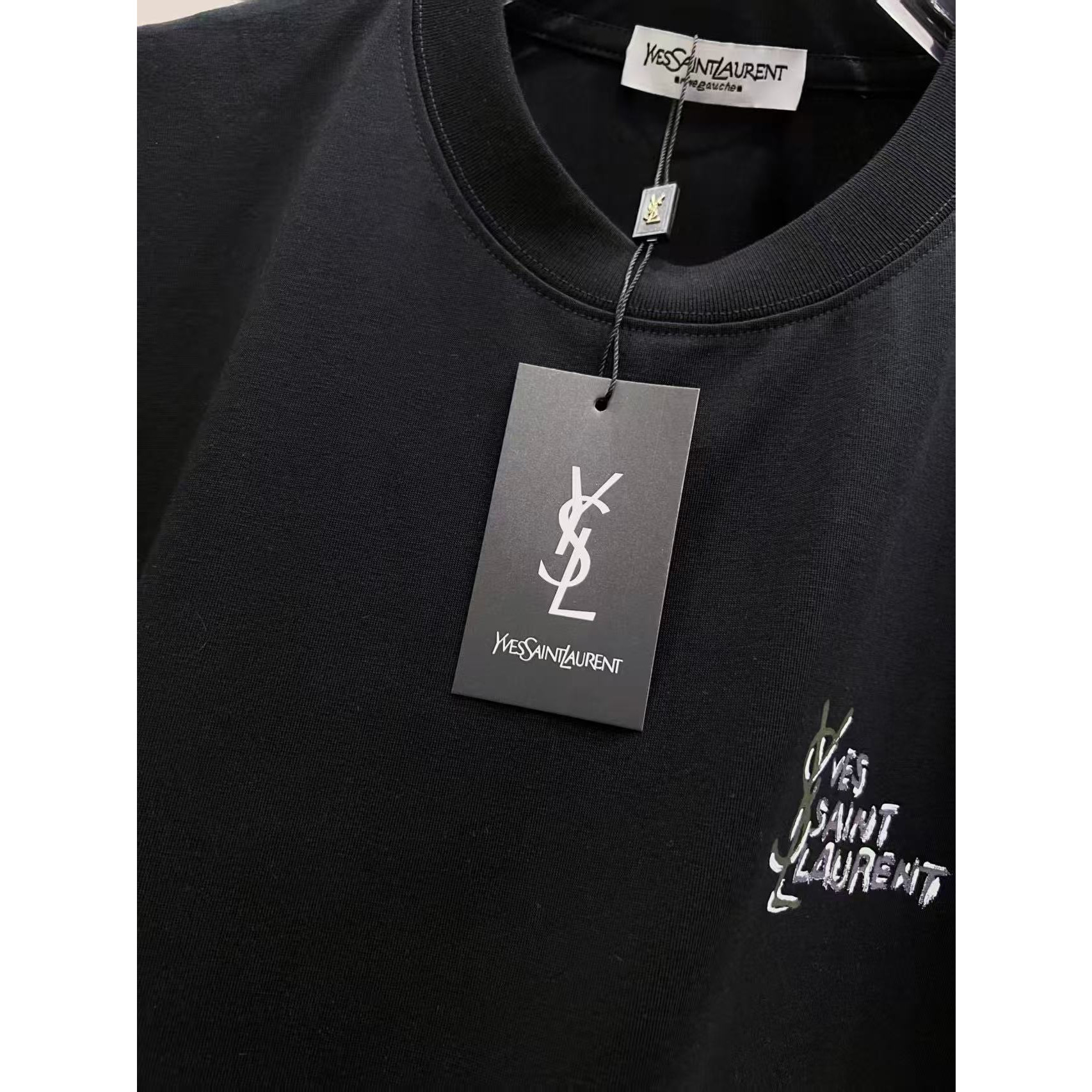 <p>YSL 微阔版 短袖T(黑)</p>