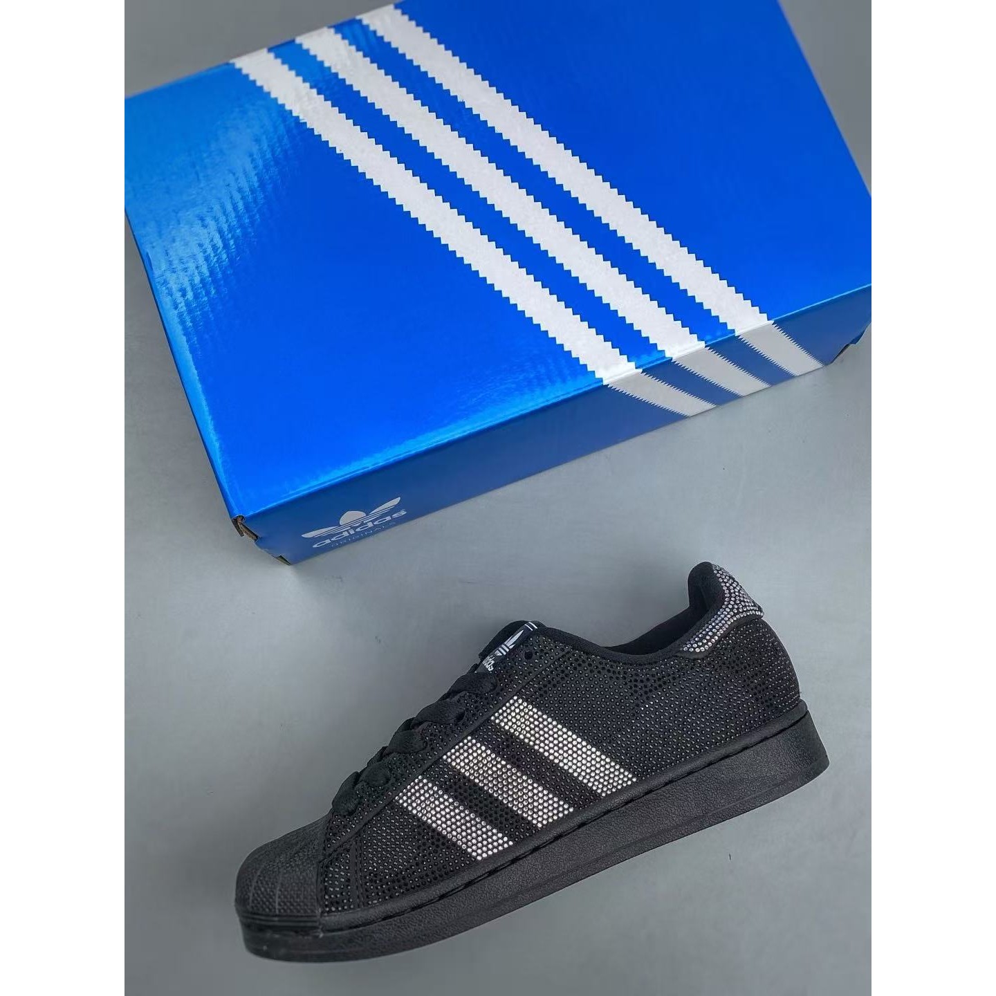 <p>Adidas SUPERSTAR II W &nbsp;经典贝壳头(黑)</p>