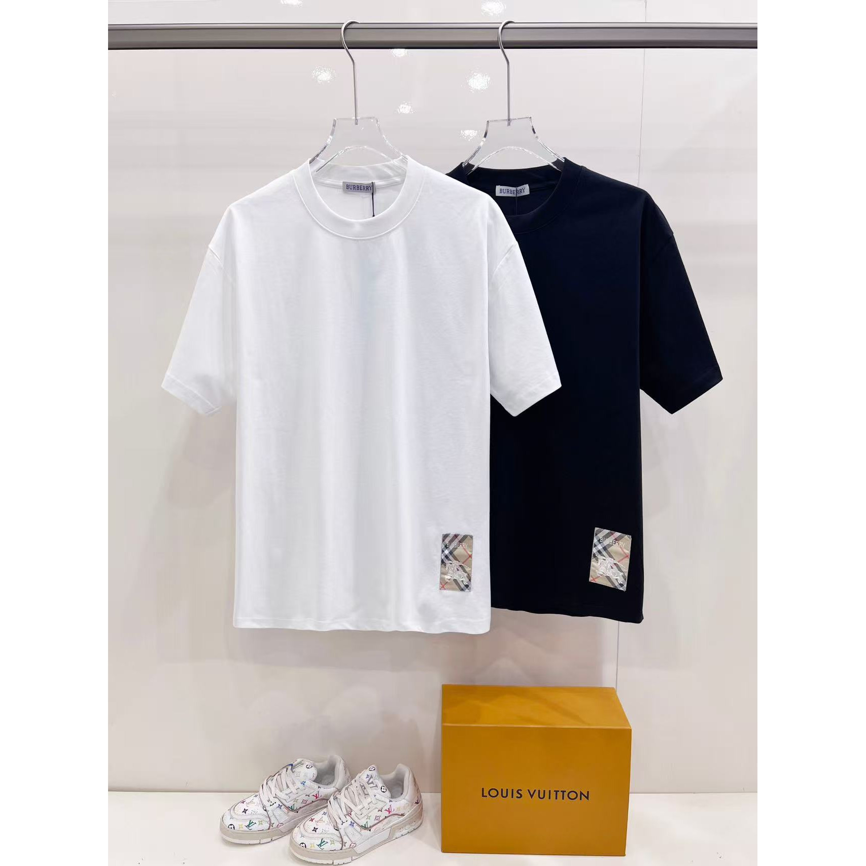 <p>BURBERRY 刺绣工艺短袖T恤(白)</p>