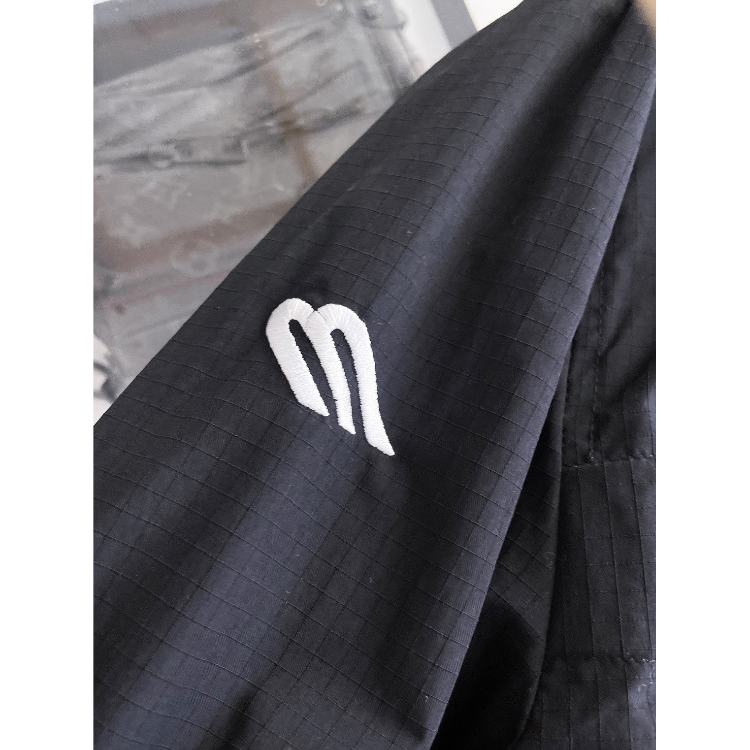 <p>Balenciaga 男士夹克外套(黑)</p>
