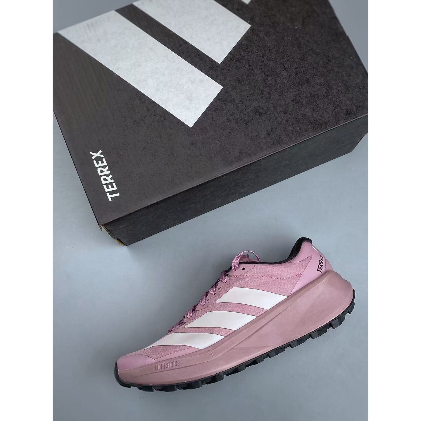 <p>adidas Terrex Agravic 4 越野跑鞋 (粉)</p>