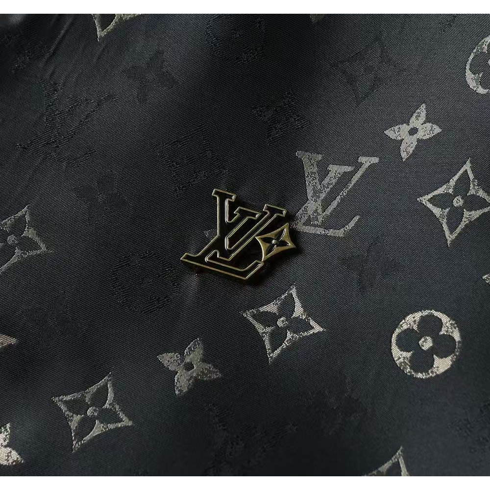 <p>LV 男士夹克外套(黑)</p>