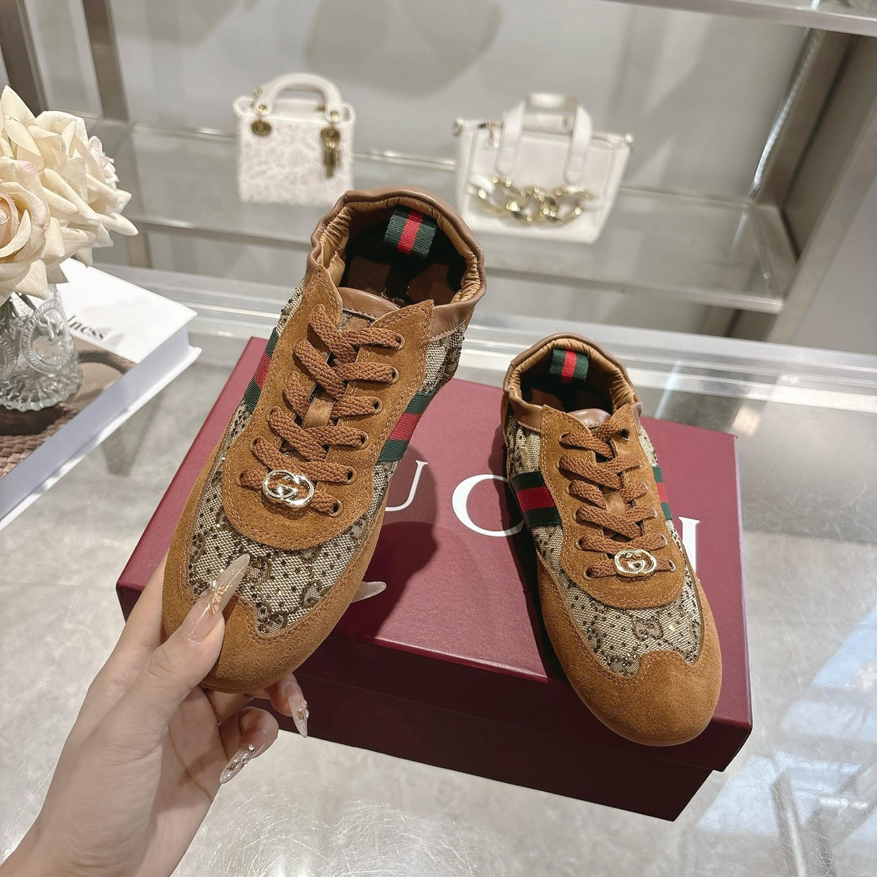 <p>GUCCI 水晶钻鞋(棕)</p>