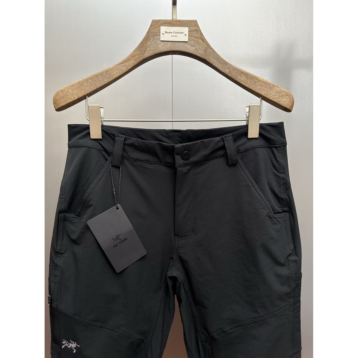 <p>ARC'TERYX 户外机能防风防泼水多口袋休闲长裤</p>
