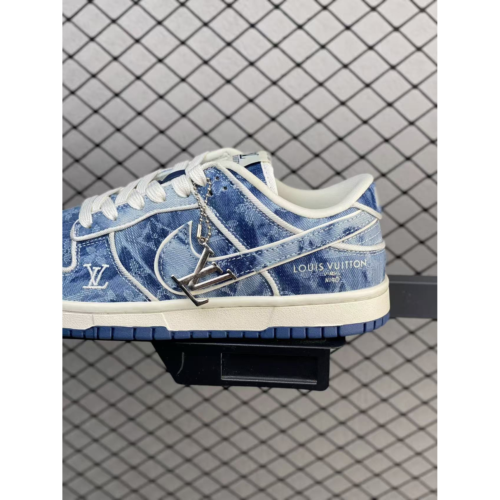 <p>Nike SB Dunk Low 青蓝牛仔休闲板鞋(藍)</p>