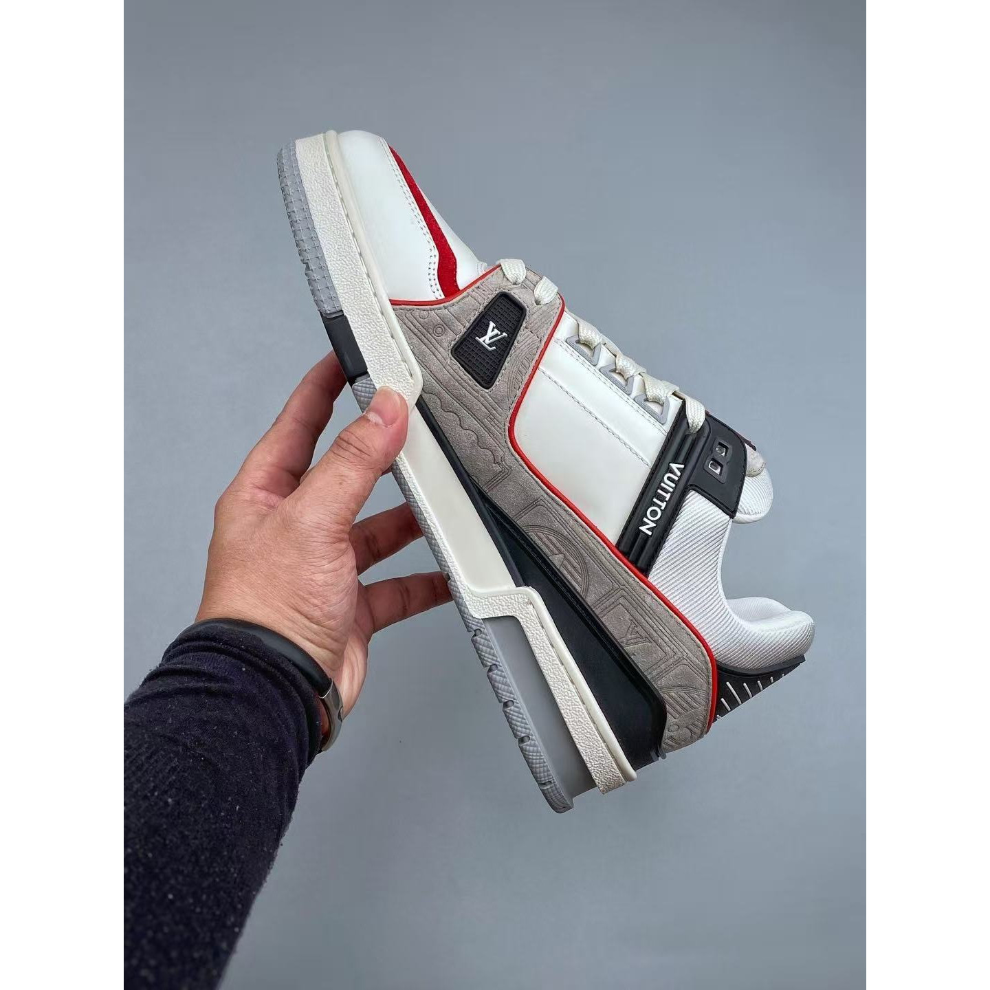 <p>LV Trainer 经典板鞋</p>