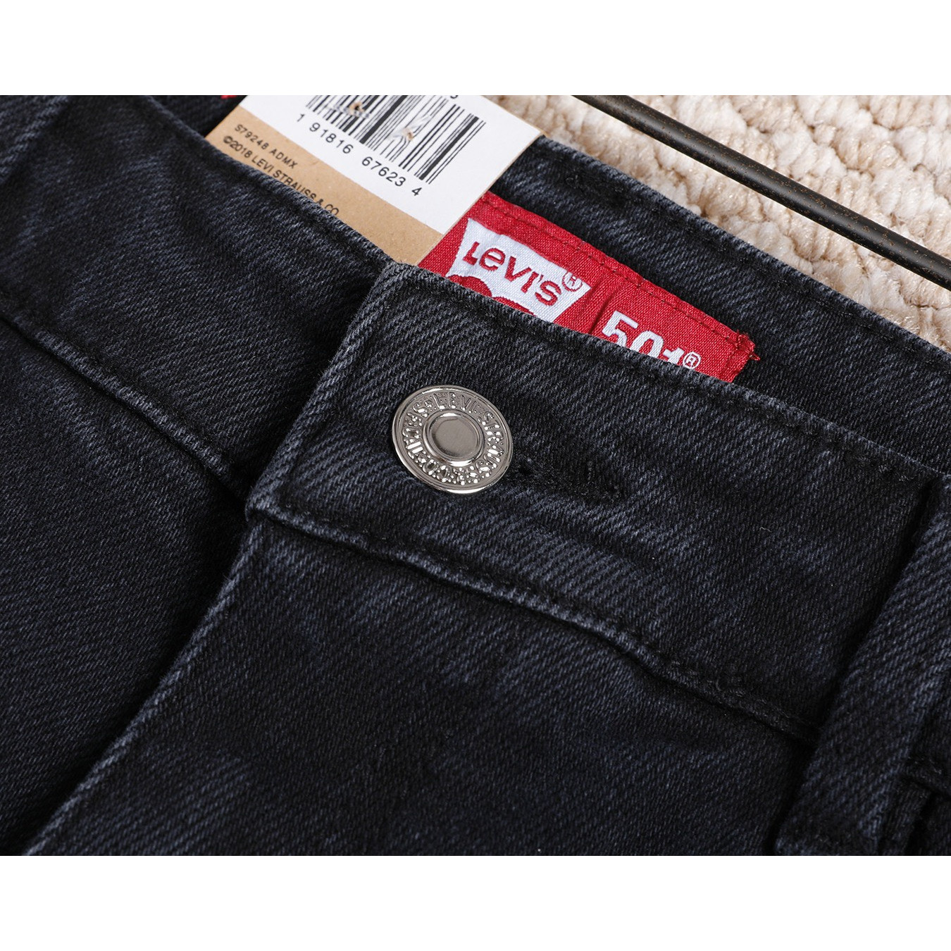 <p>&nbsp;Levi's 新款牛仔裤(6001)</p>