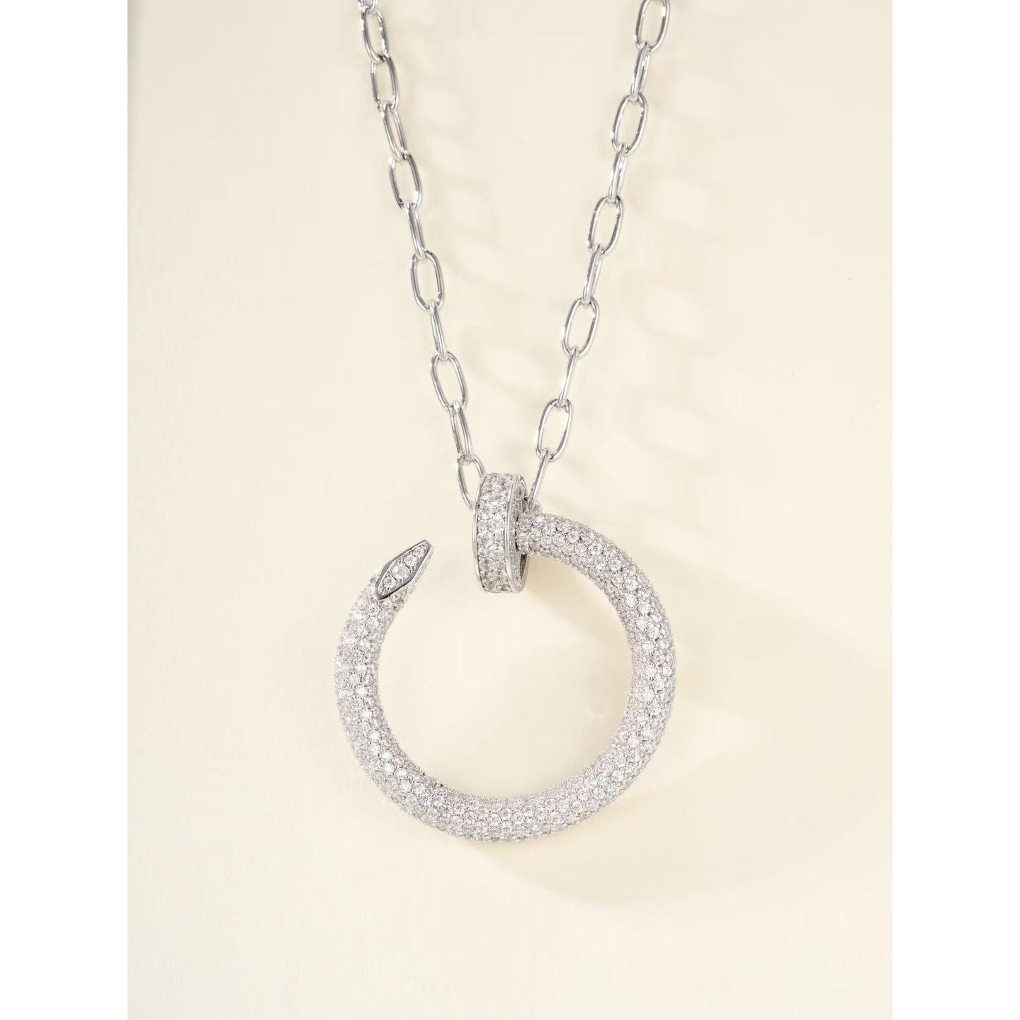 <p>CARTIER&nbsp;钉子满钻项链</p>