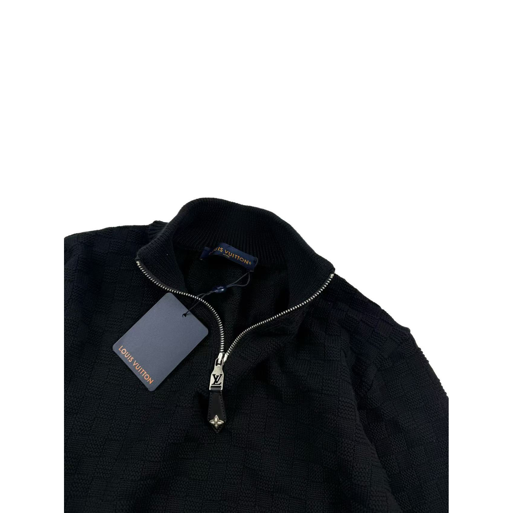 <p>LV 立领半拉链长袖毛衣(783045)&nbsp;</p>
