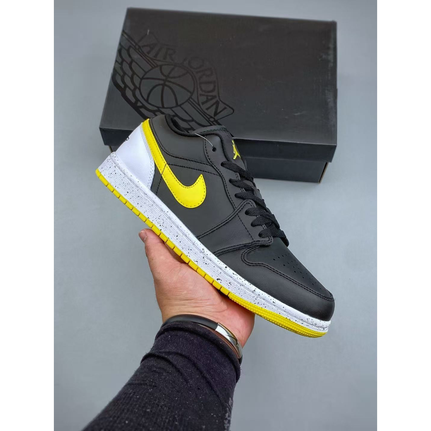 <p>Nike AIR JORDAN 1LOW G &nbsp;AJ1 乔1 低帮文化休闲板鞋(黑)</p>
