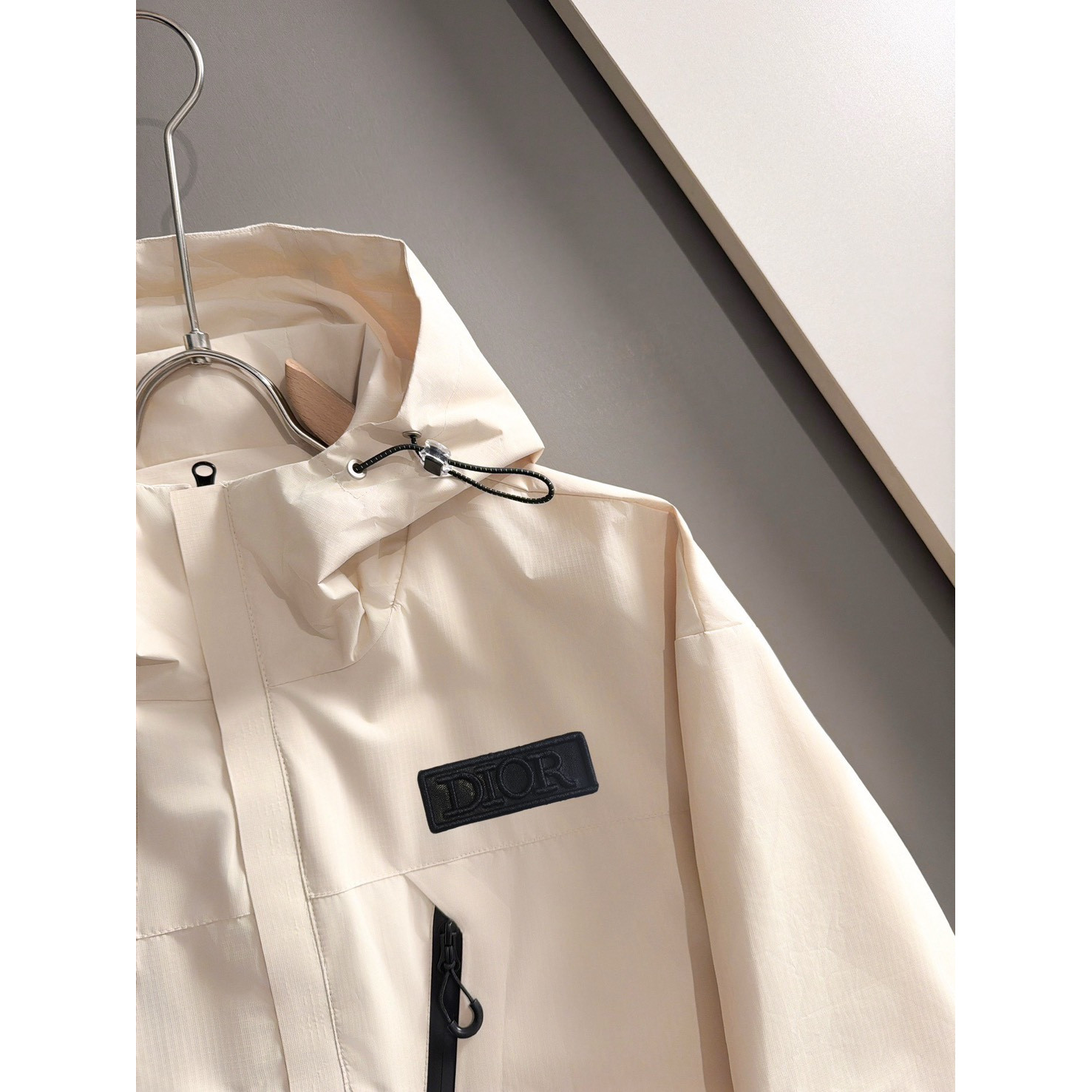 <p>DIOR&nbsp;最新款拉链风衣冲锋衣防水夹克外套</p>