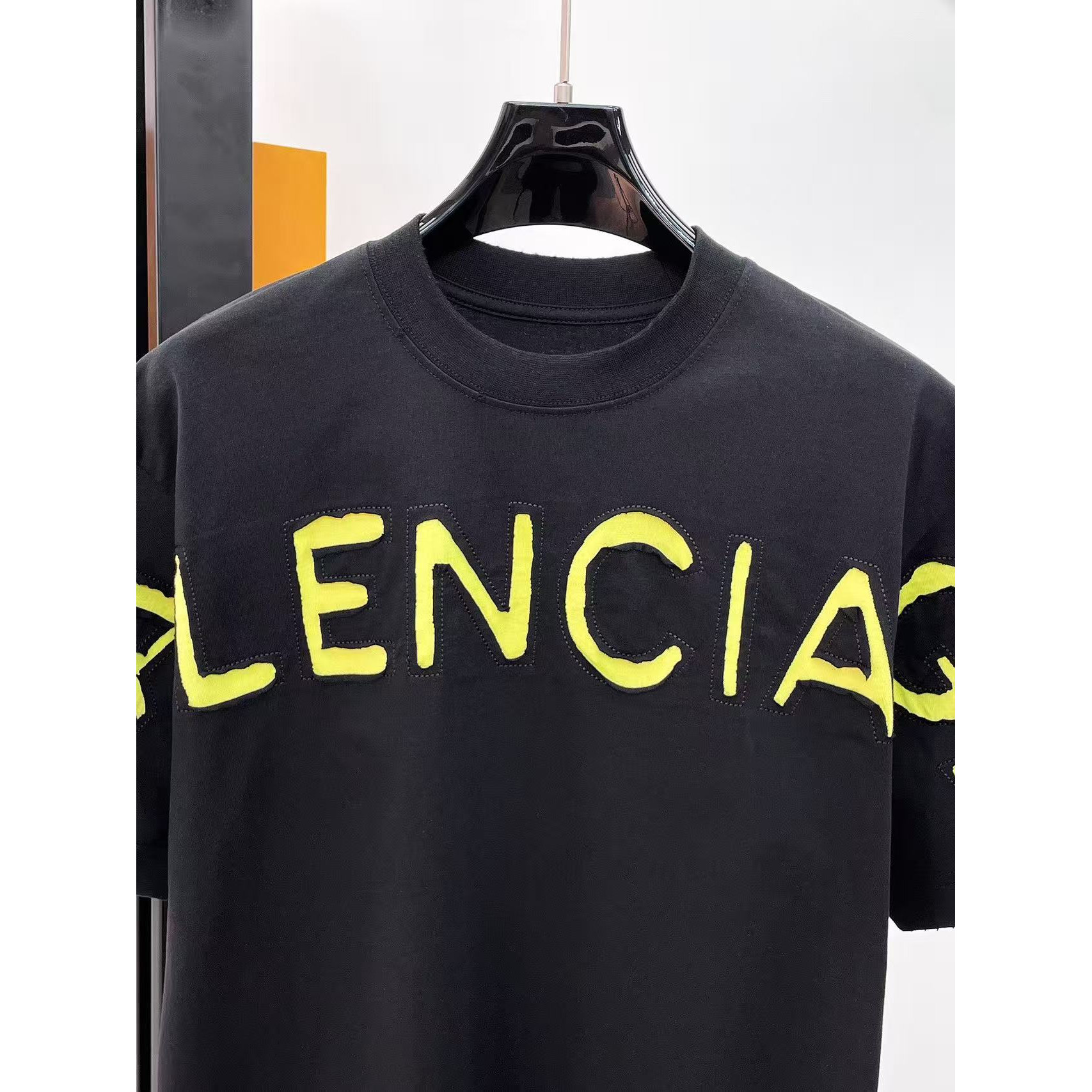 <p>Balenciaga 专柜新款短袖T恤(黑)</p>