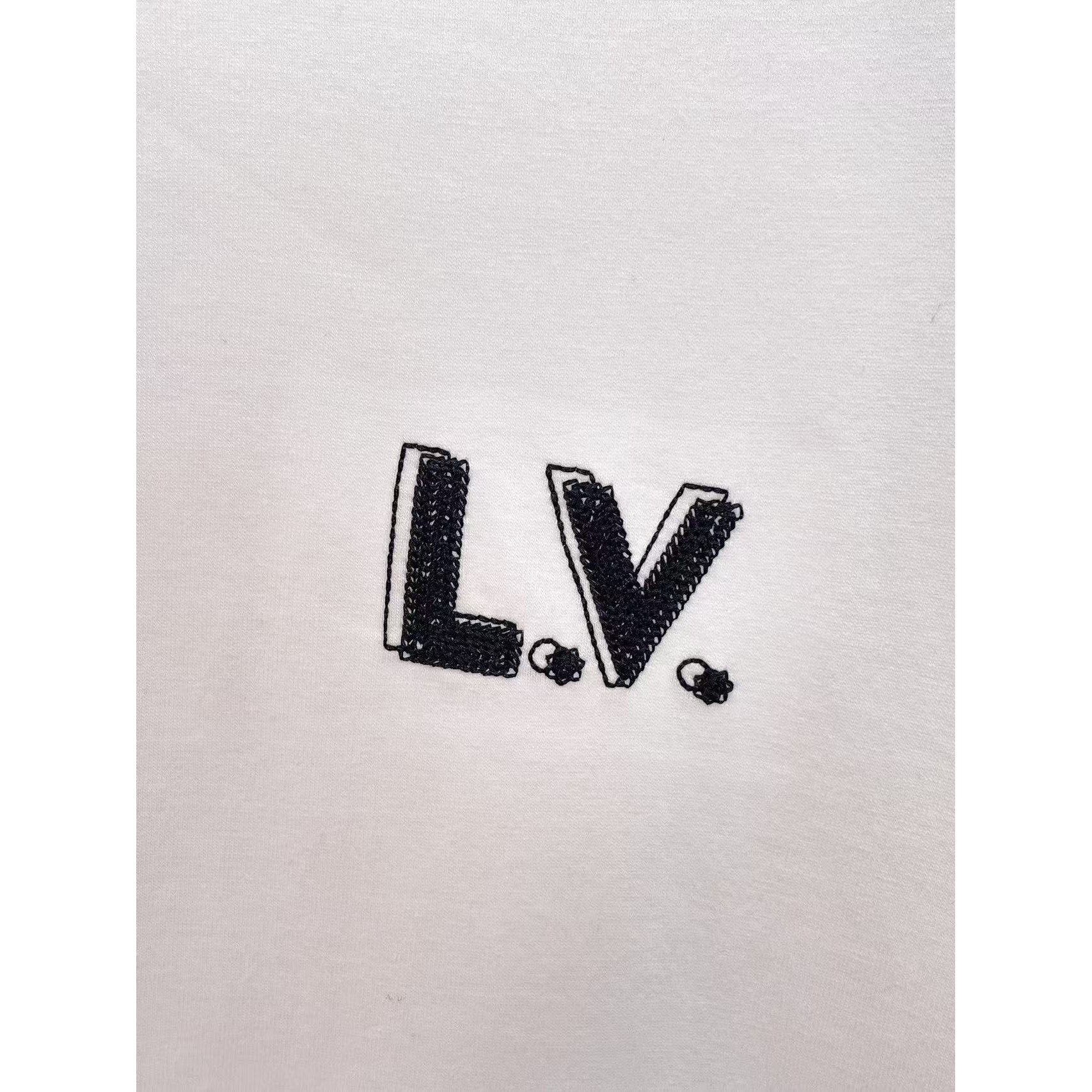 <p>LV 专柜新款短袖T恤(白)</p>