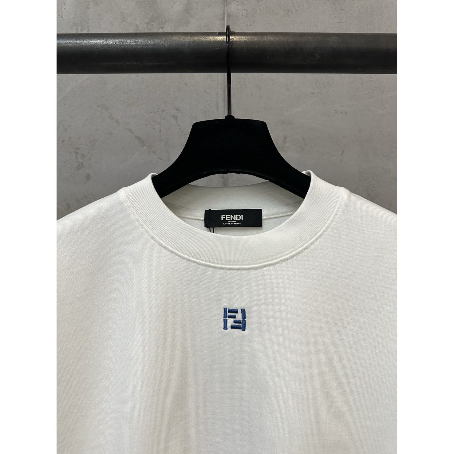 <p>FENDI 徽标刺绣短袖T恤(白)</p>