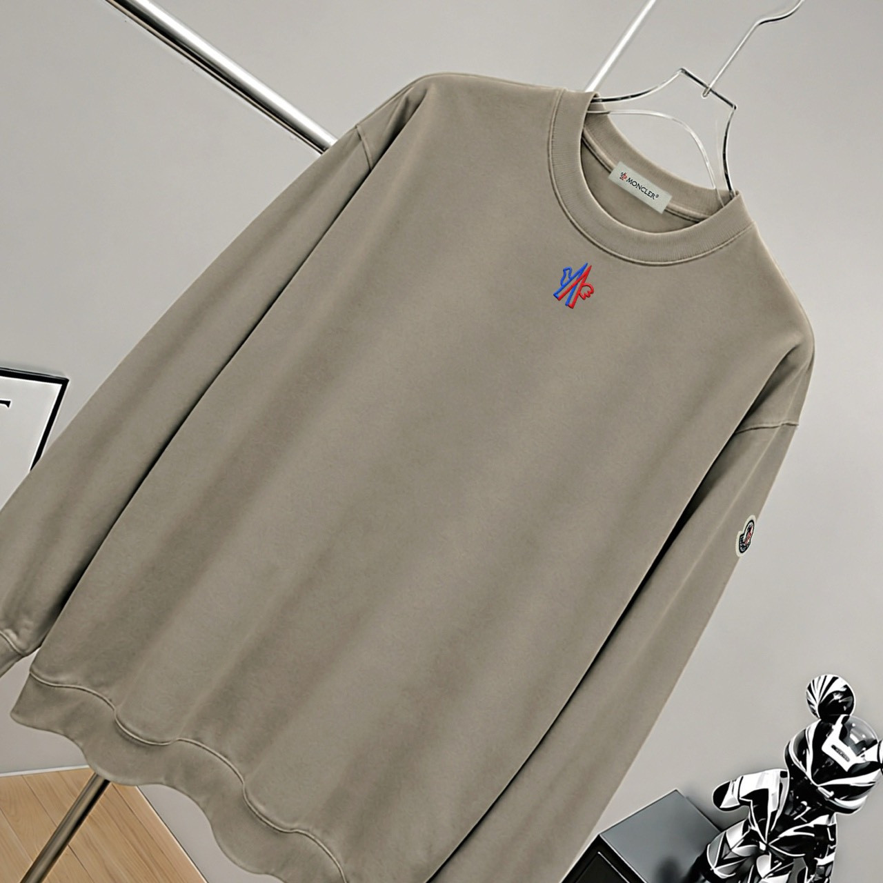 <p>MONCLER logo图案绣花长袖(咖啡)</p>