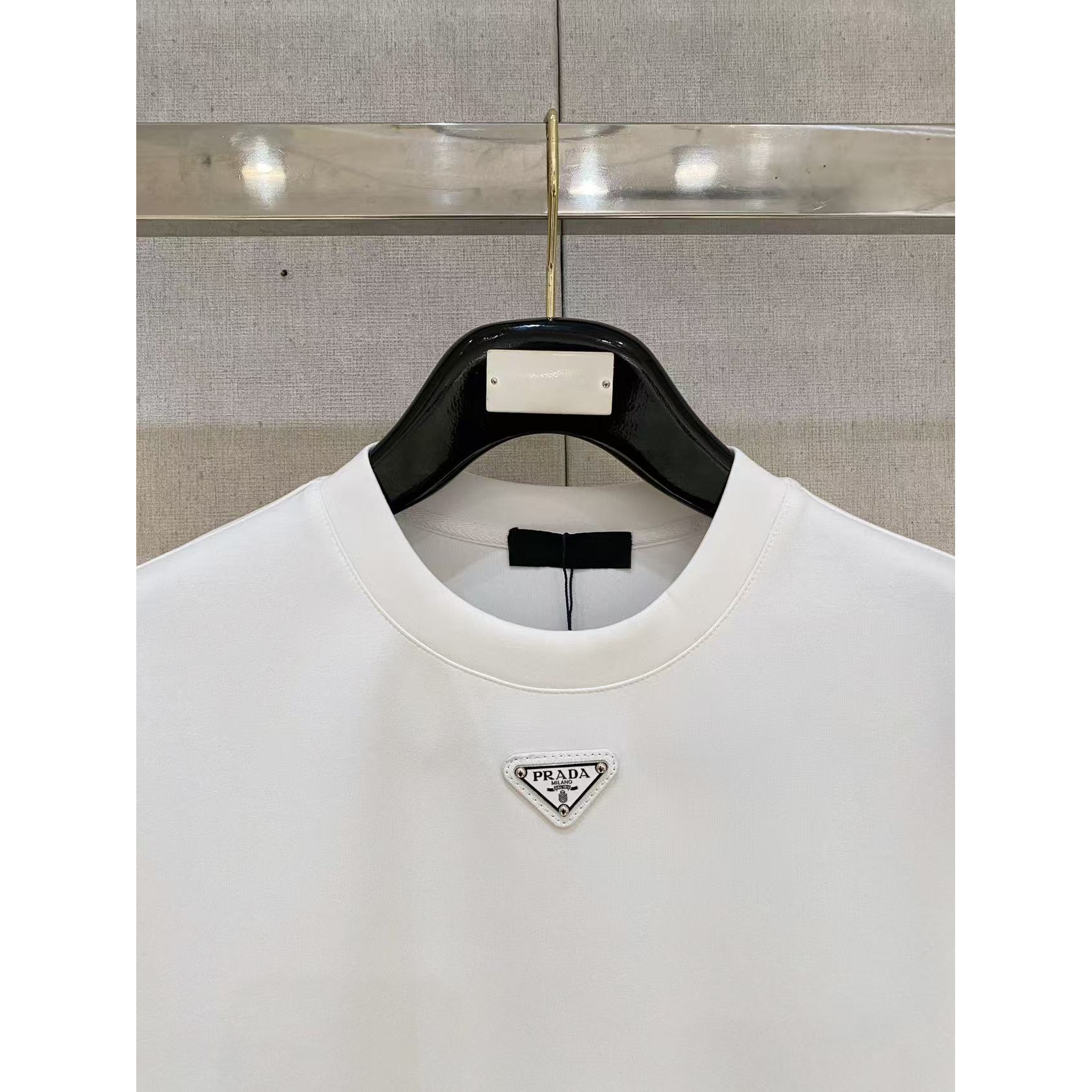 <p>PRADA 太空棉卫衣(白)</p>