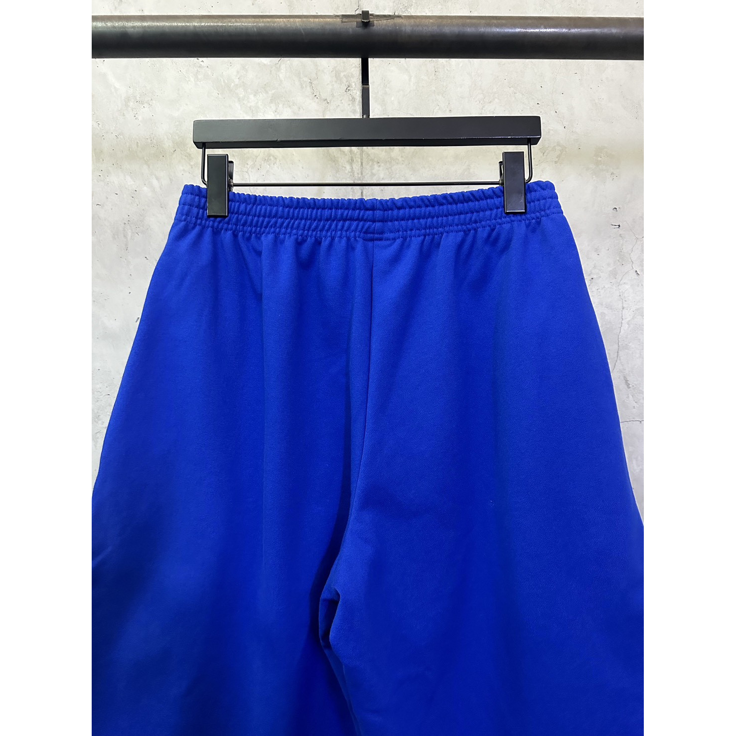 <p>Balenciaga Football系列七分休闲裤(藍)</p>