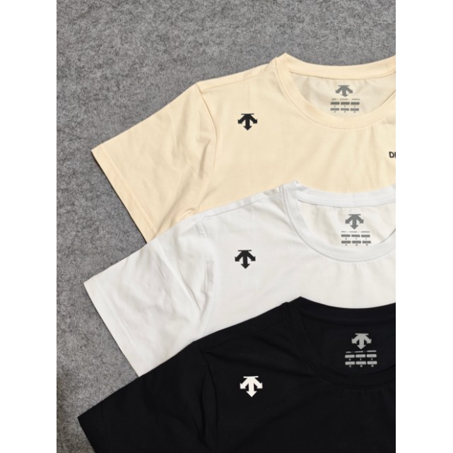 <p>DESCENTE 速乾短袖T恤</p>