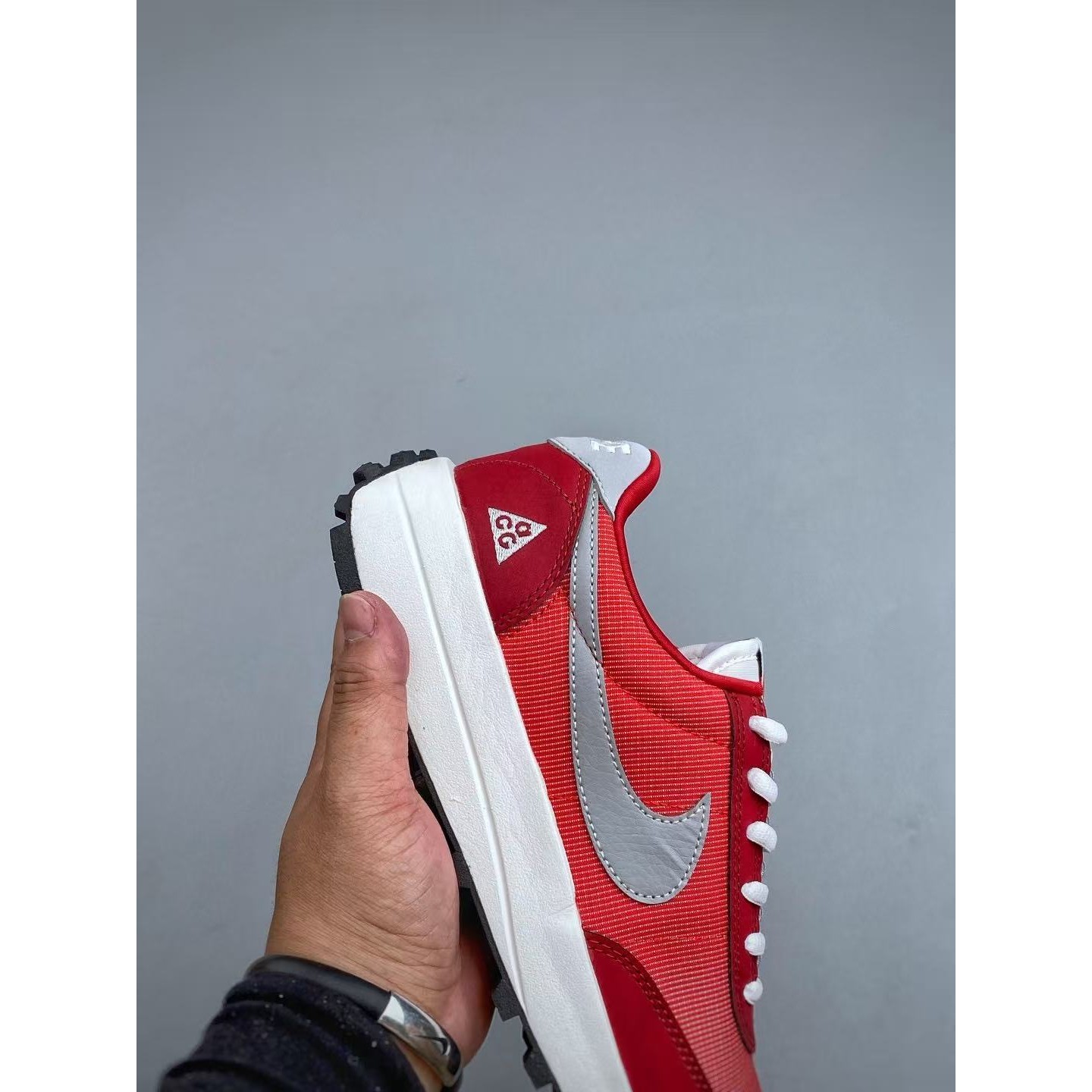 <p>Nike ACG LDV 越野跑鞋(紅)</p>