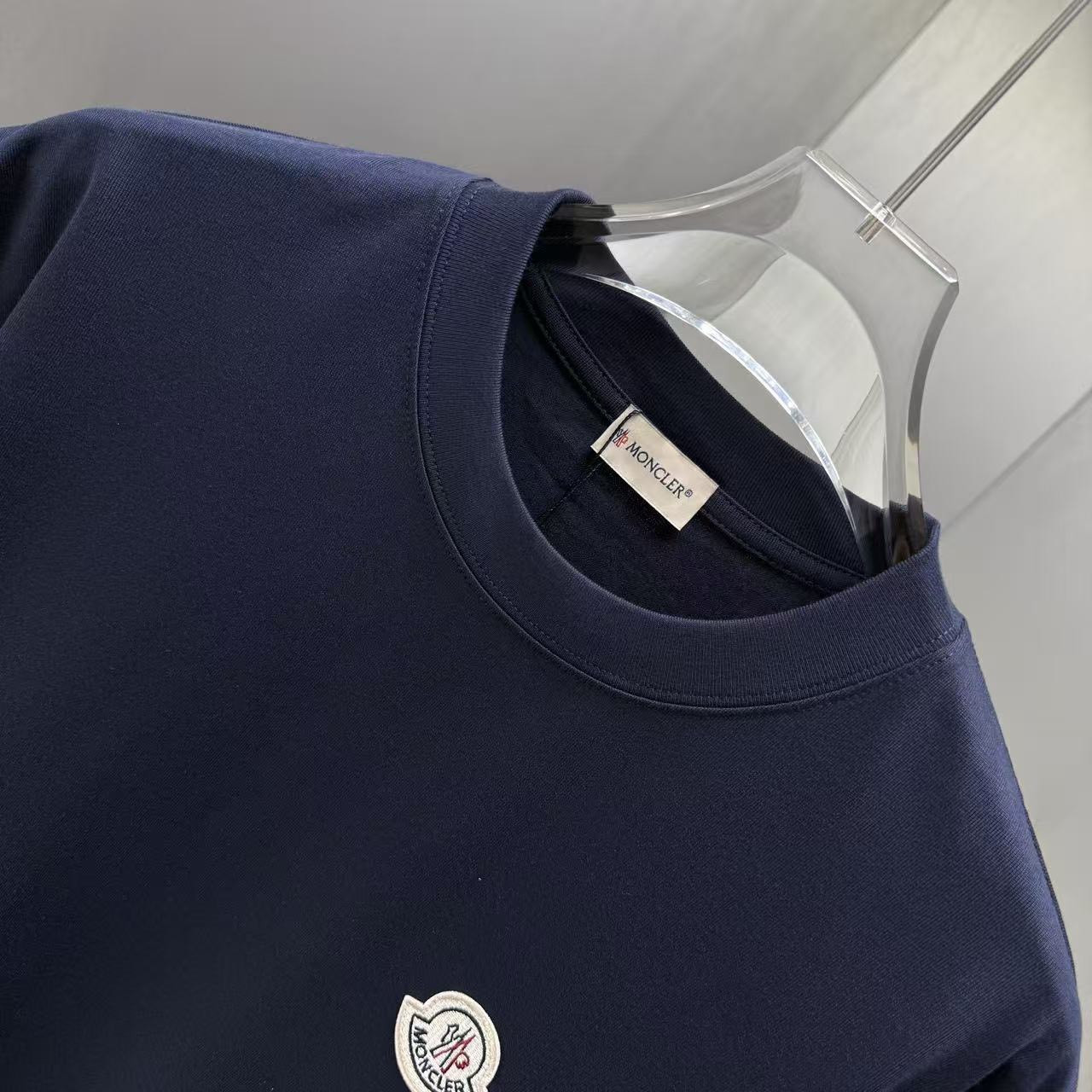 <p>Moncler 短袖T恤(深藍)</p>