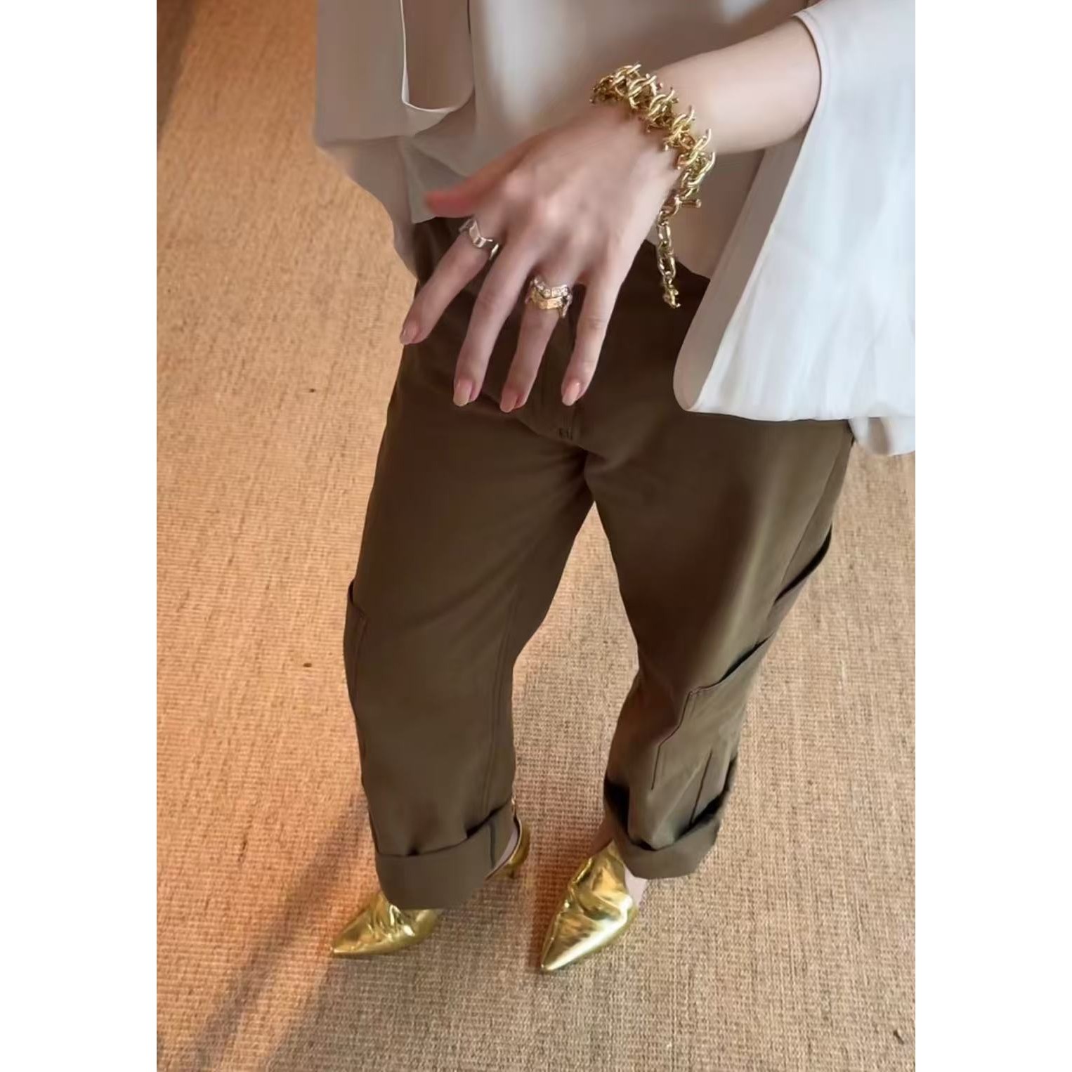 <p>CHANEL 金色多c重叠手链</p>