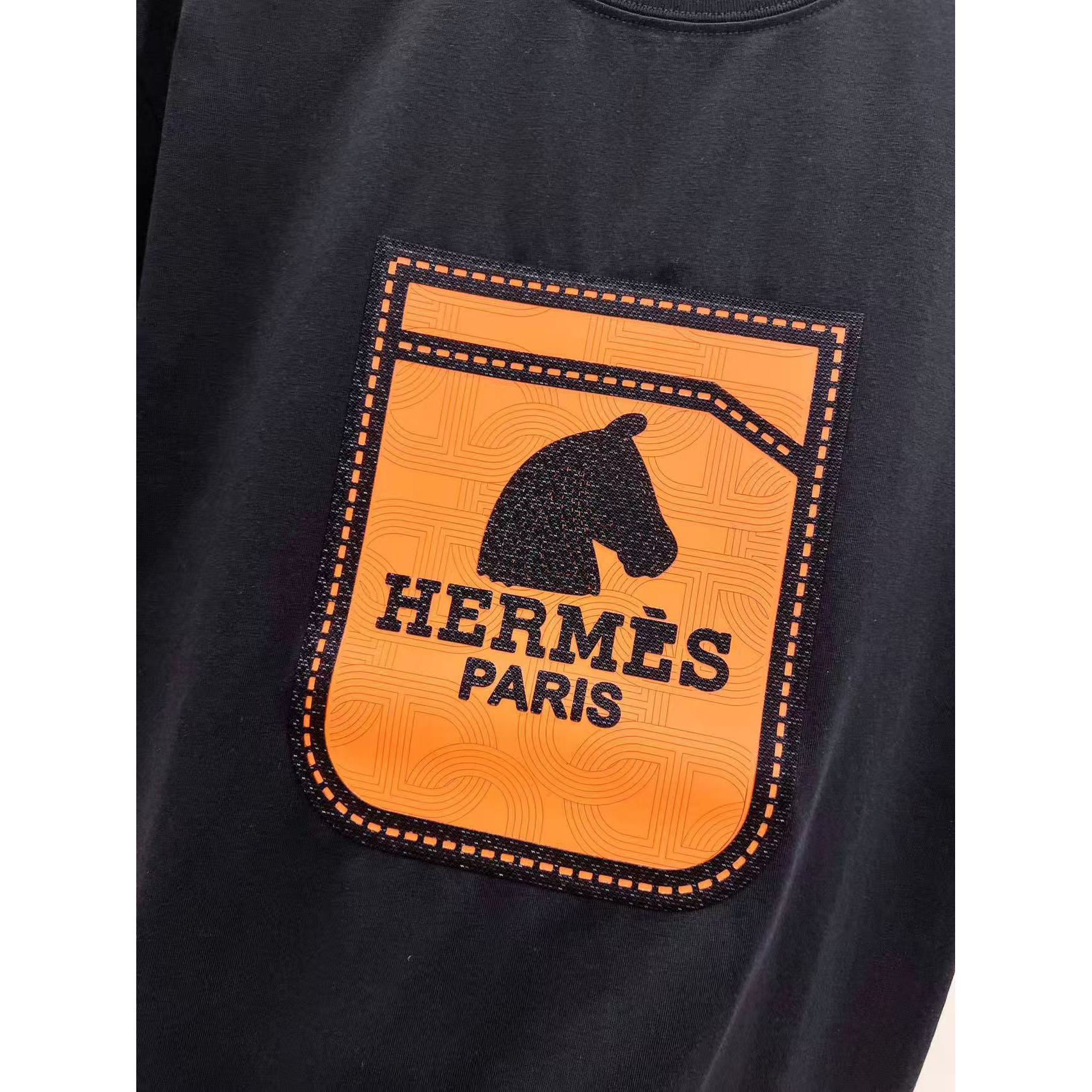 <p>HERMES 短袖圆领T恤(黑)</p>