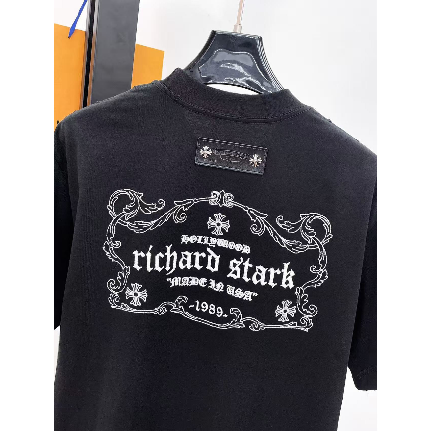 <p>CHROME HEARTS 专柜新款短袖T恤(黑)</p>