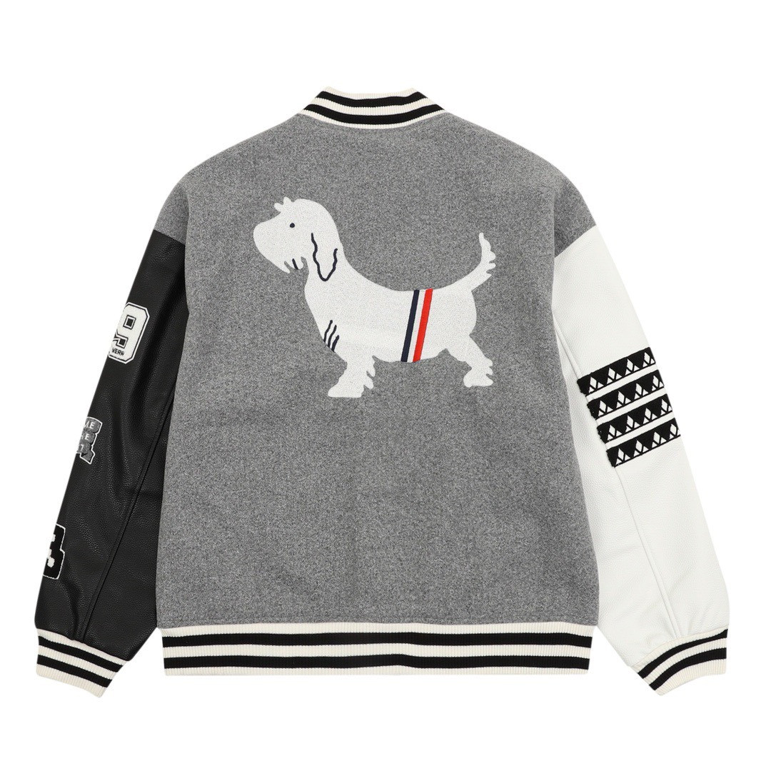 <p>Thom Browne 多元素刺绣四杠棒球服夹克外套<br />
&nbsp;</p>