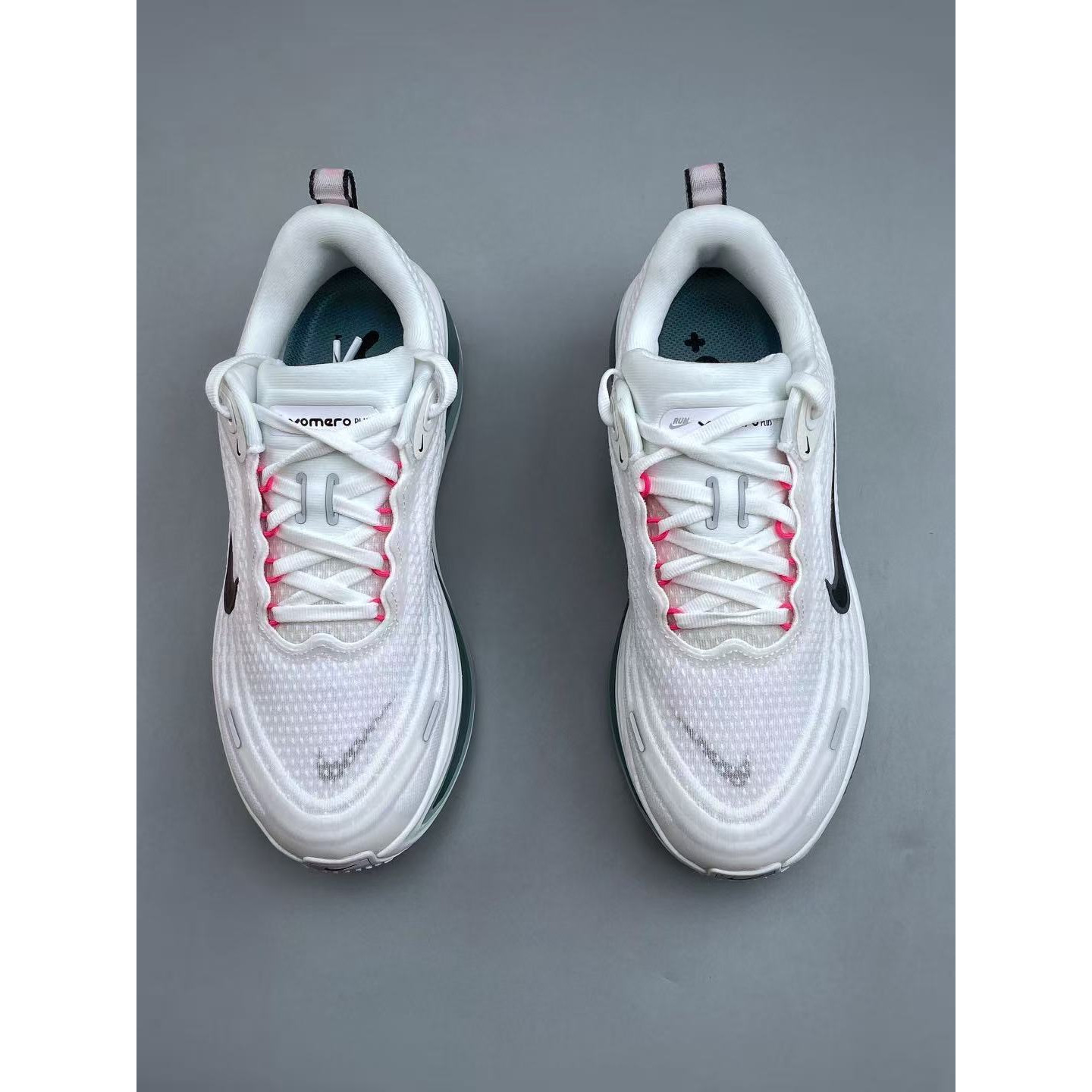 <p>NIKE VOMERO PLUS RUN 休闲跑步鞋</p>