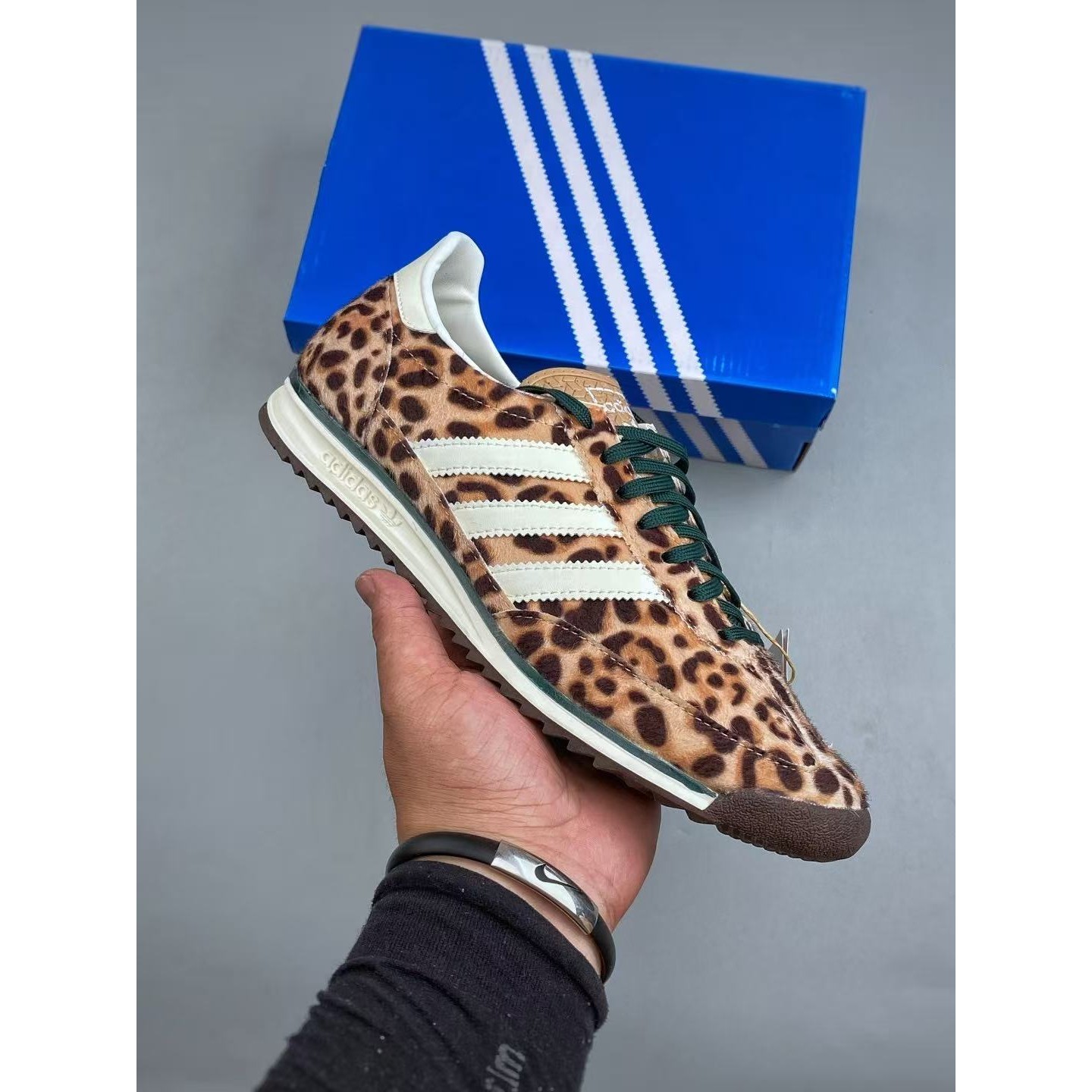 <p>Adidas 复古休闲运动鞋(豹紋)</p>