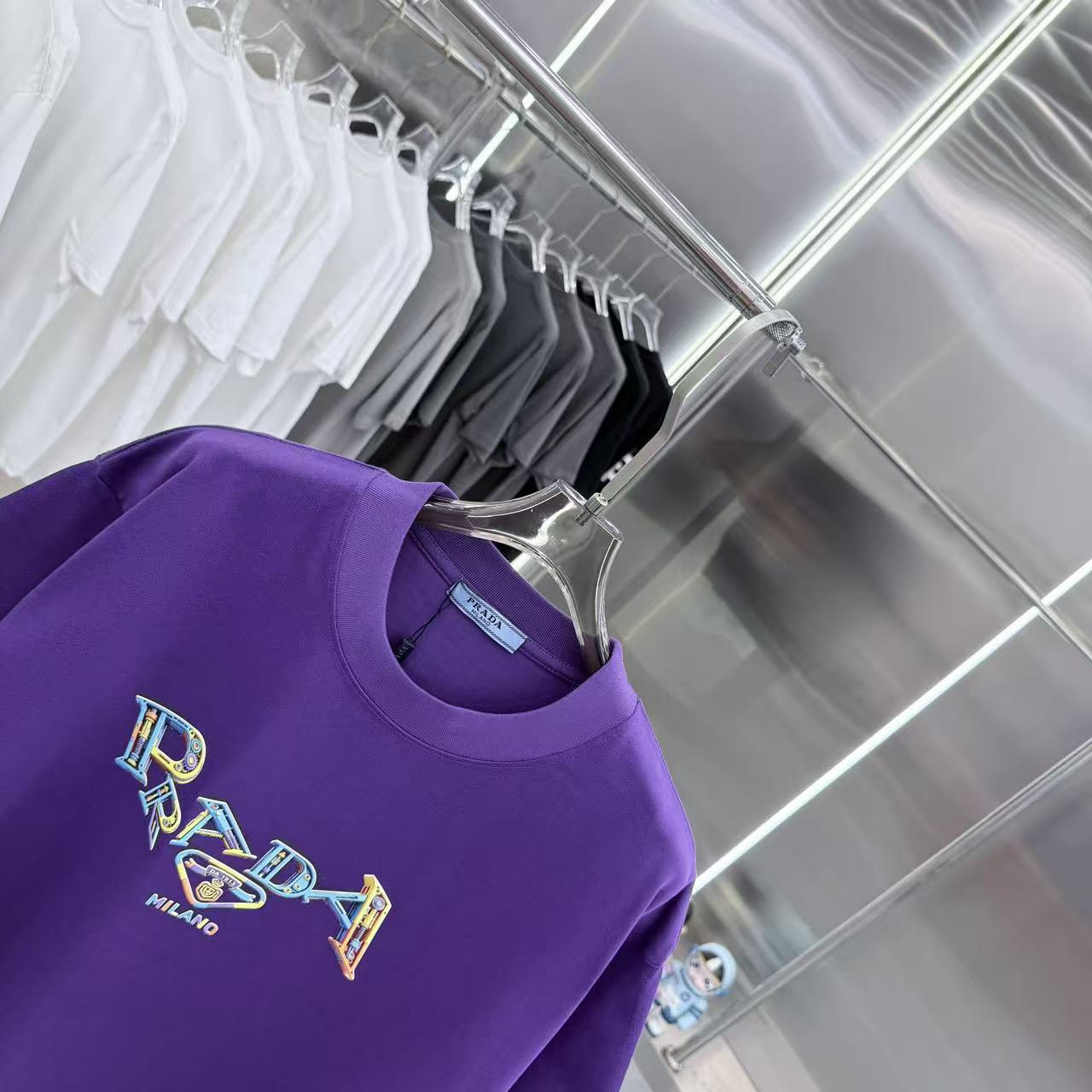 <p>Prada 圓領T恤</p>