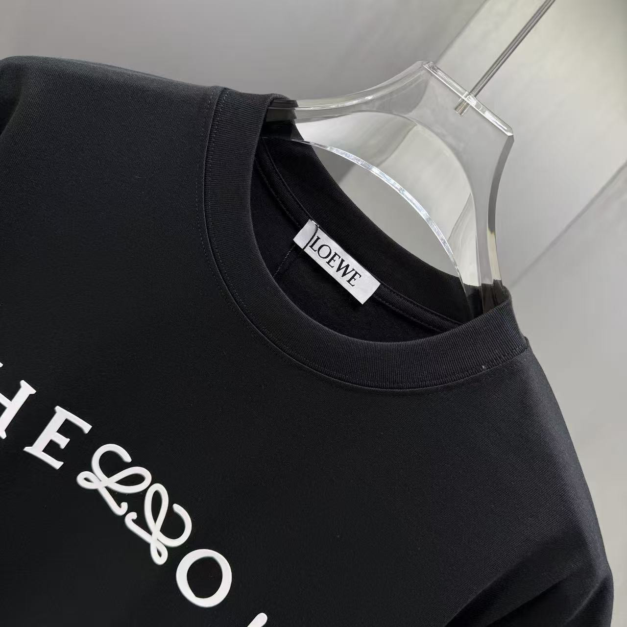 <p>Loewe 短袖T恤(黑)</p>