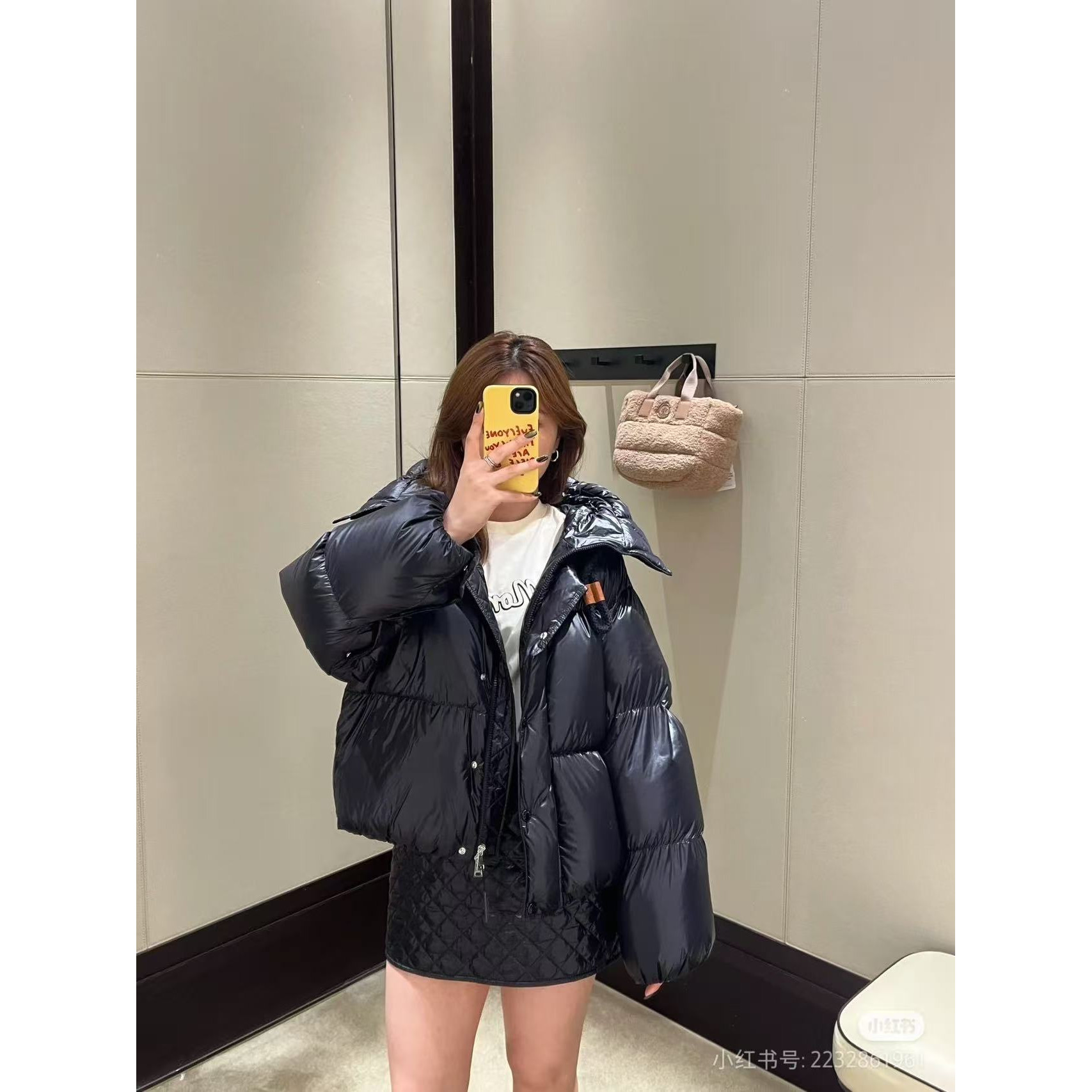<p>Moncler Borey 女士二合一短款羽绒夹克外套(黑)</p>