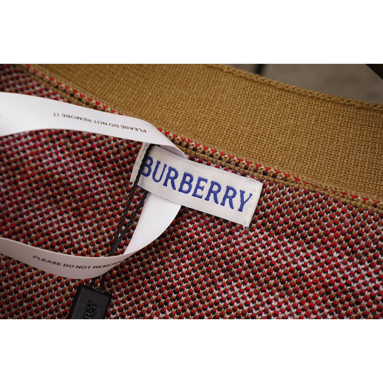 <p>BURBERRY 开衫毛衣(X26)</p>