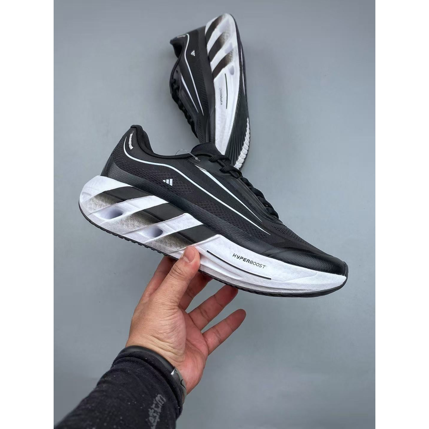 <p>Adidas HYPERBOOST LITE 经典运动鞋&nbsp;</p>