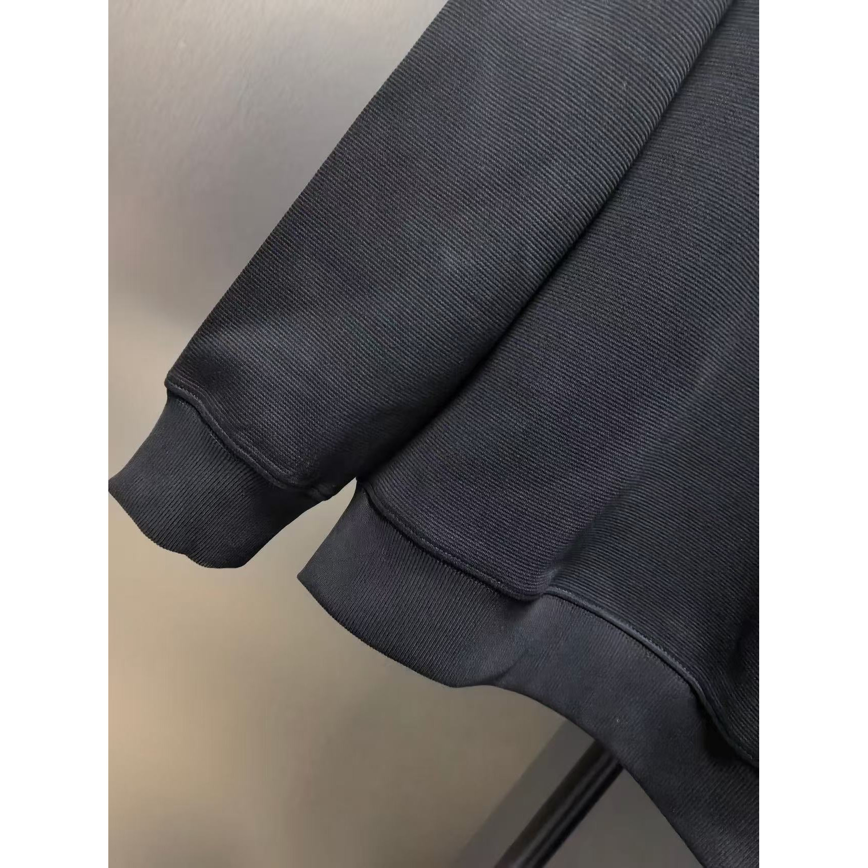 <p>Arc'teryx 新款卫衣(黑)</p>