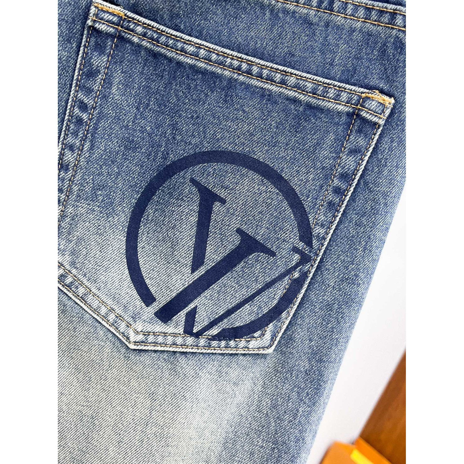 <p>LV&nbsp;牛仔裤(藍)</p>