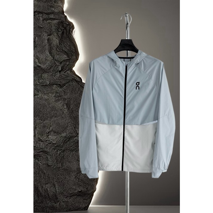<p>On Weather Jacket Insulated 輕量外套</p>