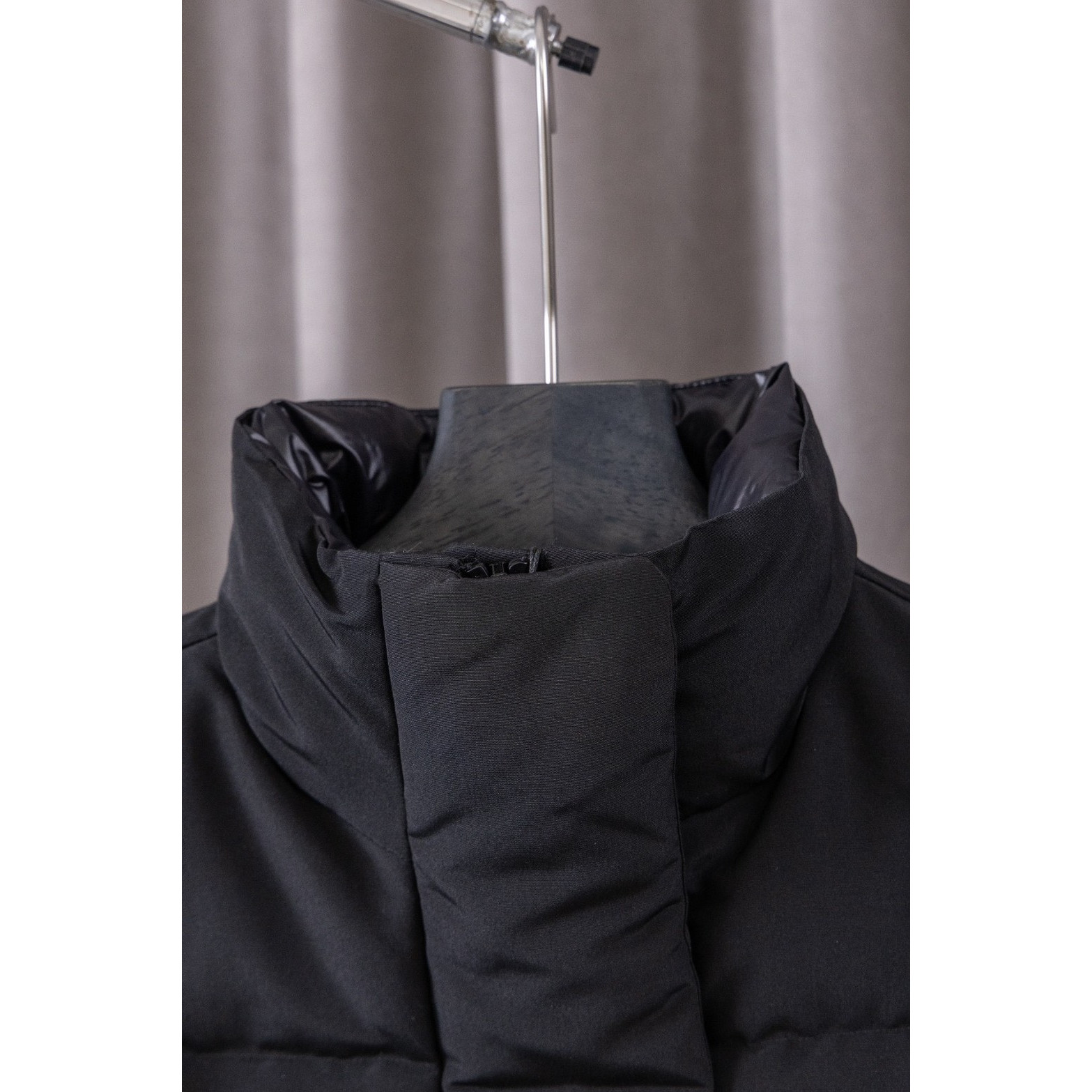 <p>Canada Goose Junction Cropped Puffer 2066 短款羽绒服(黑色)</p>