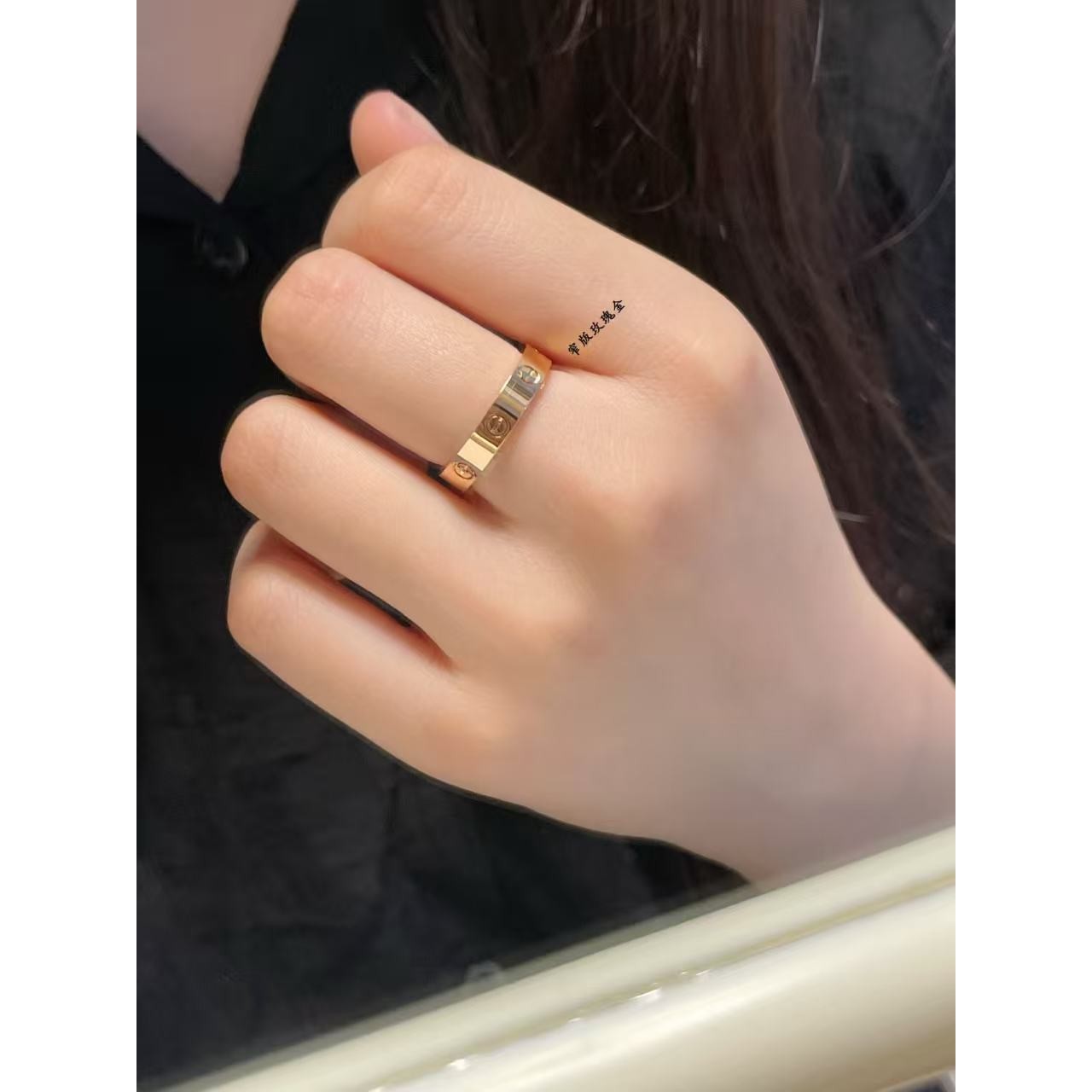 <p>CARTIER&nbsp;</p>