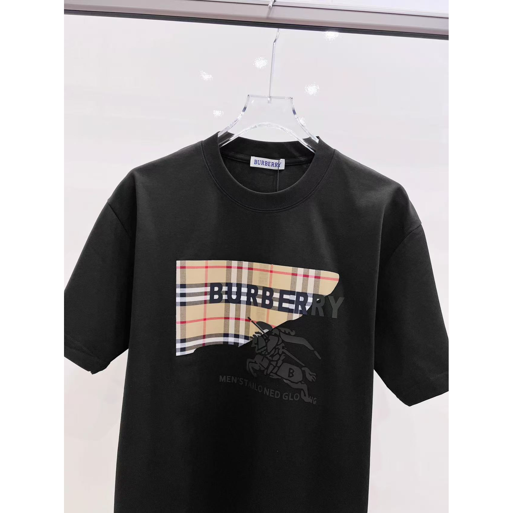 <p>BURBERRY 短袖圆领T恤(黑)</p>