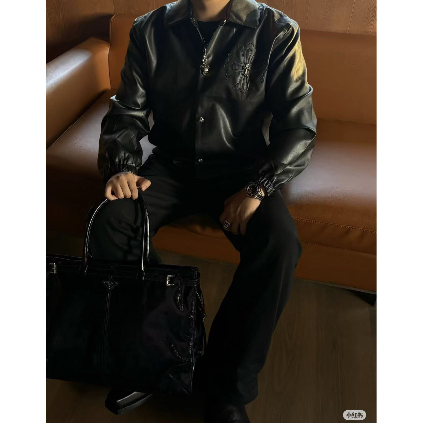<p>Chrome Hearts 五金十字架皮衣按扣夹克外套(黑)</p>