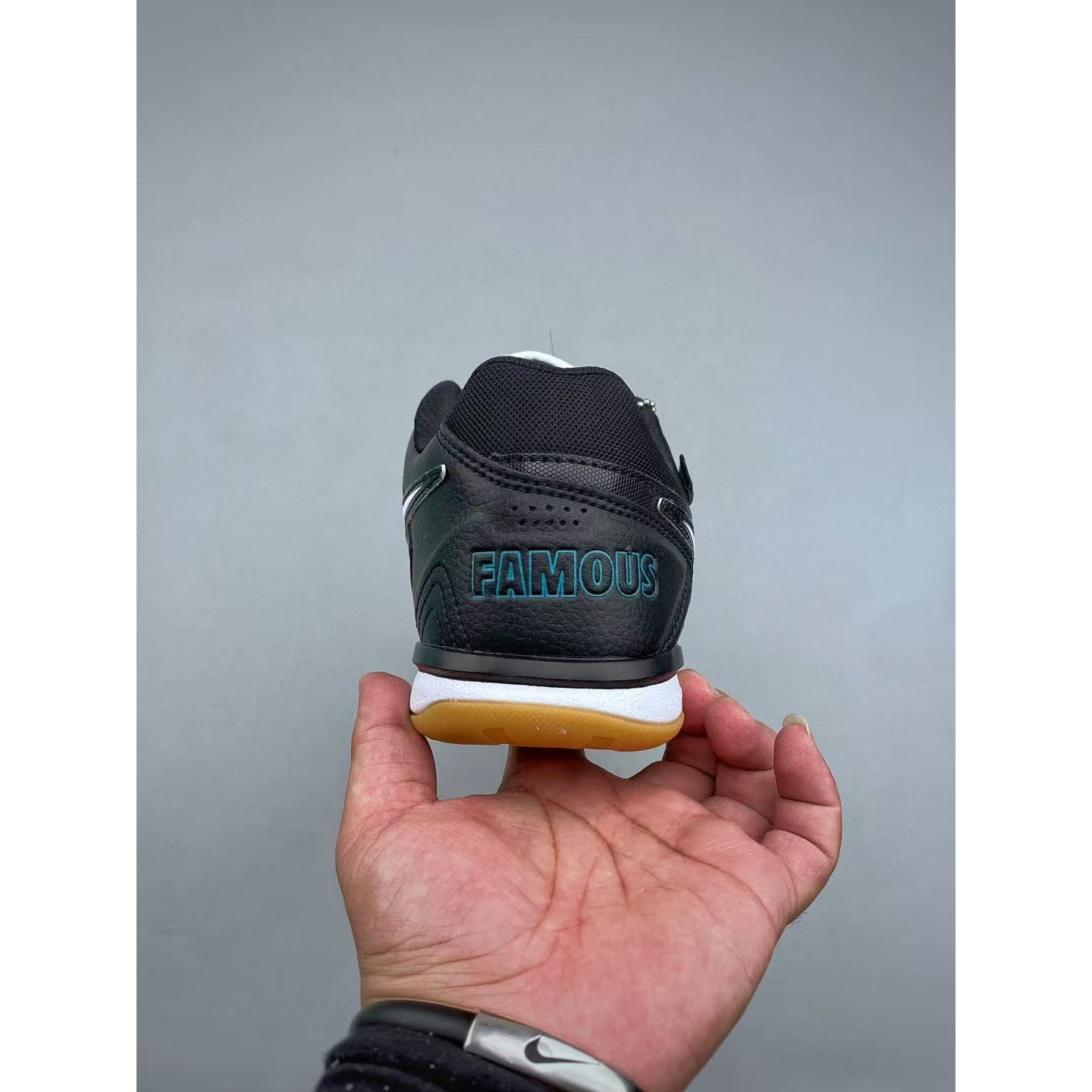 <p>NIKE GATO 低帮生活休闲鞋(紫色)</p>